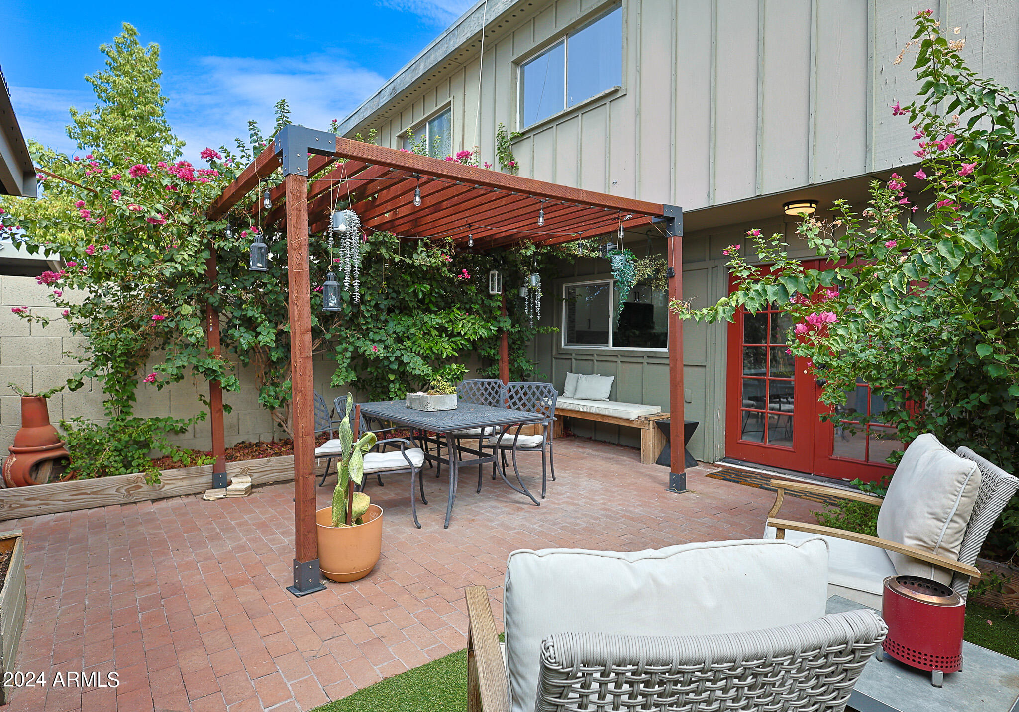 2032 W HIGHLAND Avenue