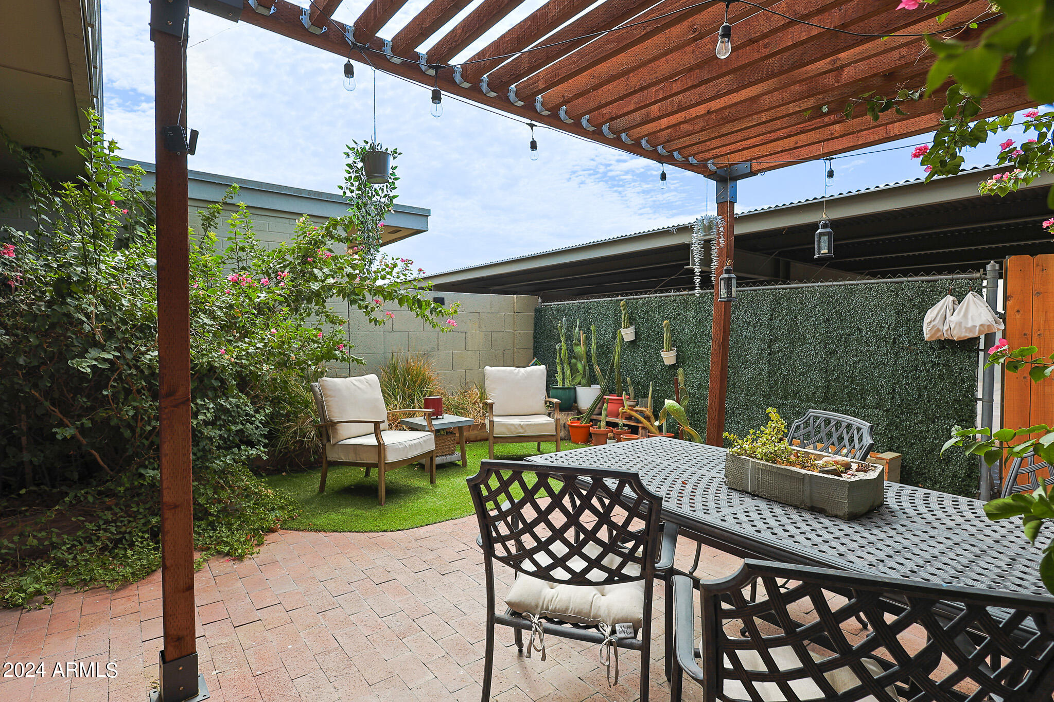2032 W HIGHLAND Avenue
