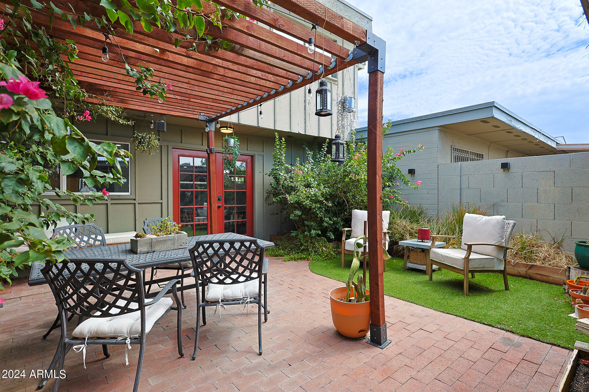 2032 W HIGHLAND Avenue