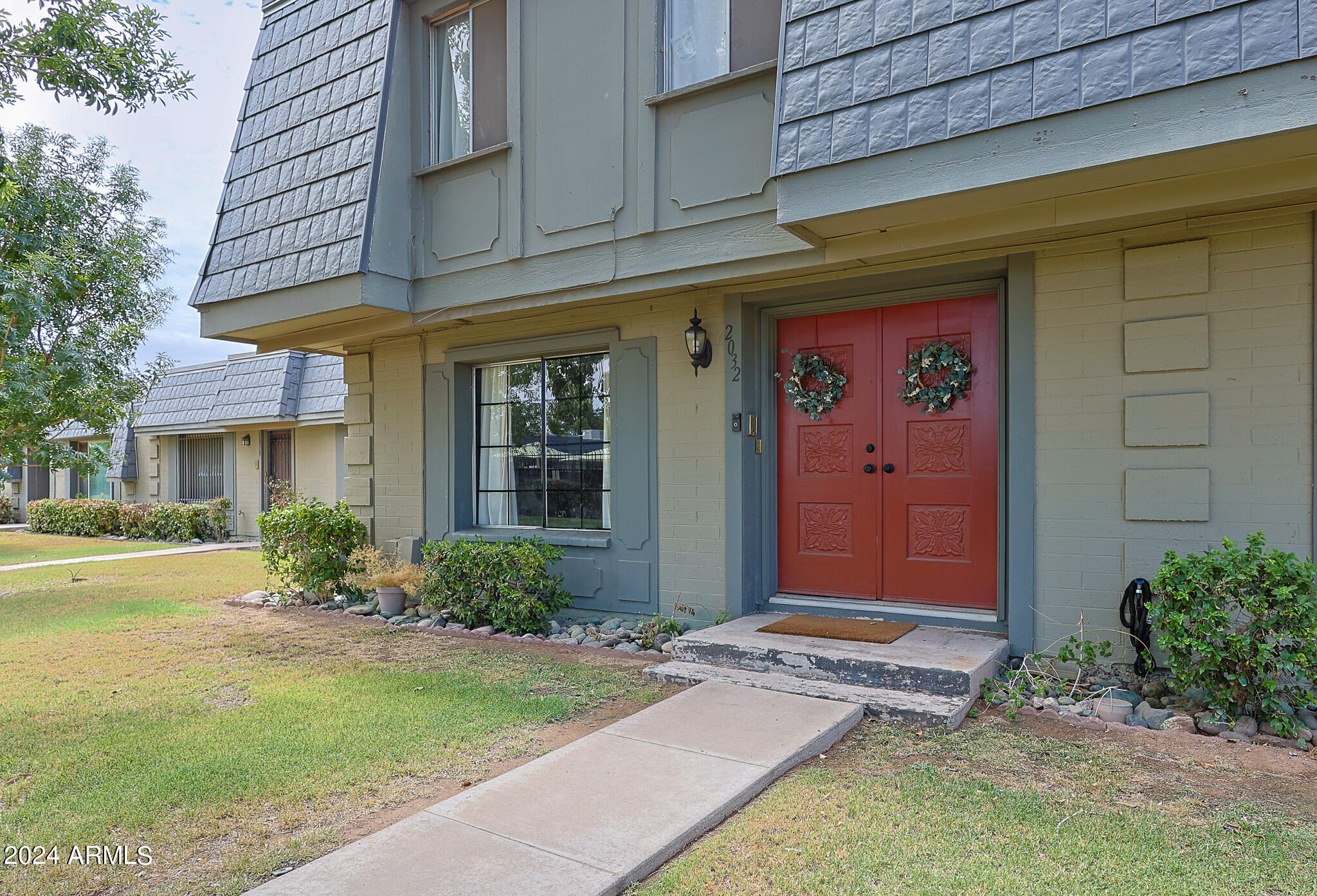 2032 W HIGHLAND Avenue