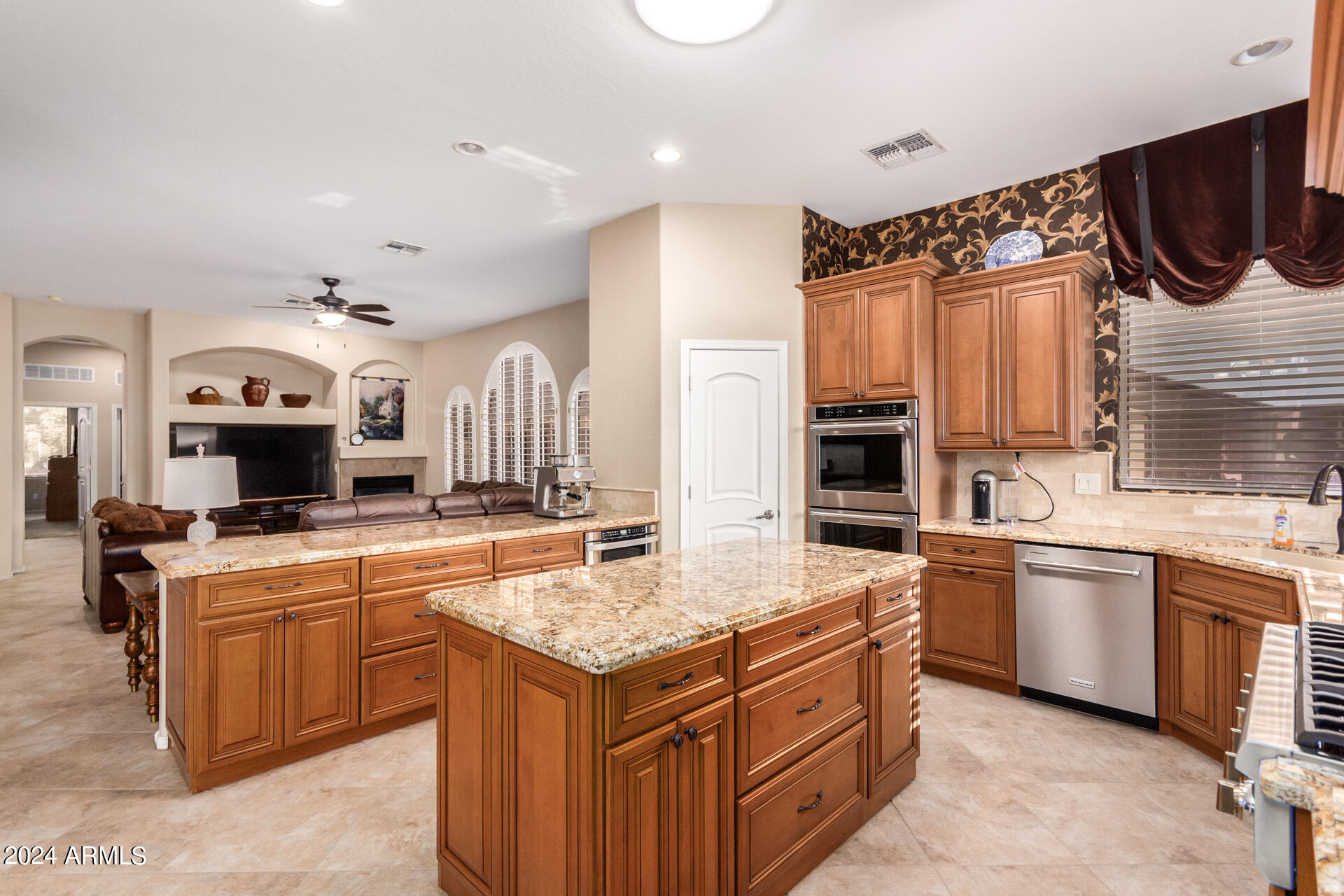 1404 N BERNARD --