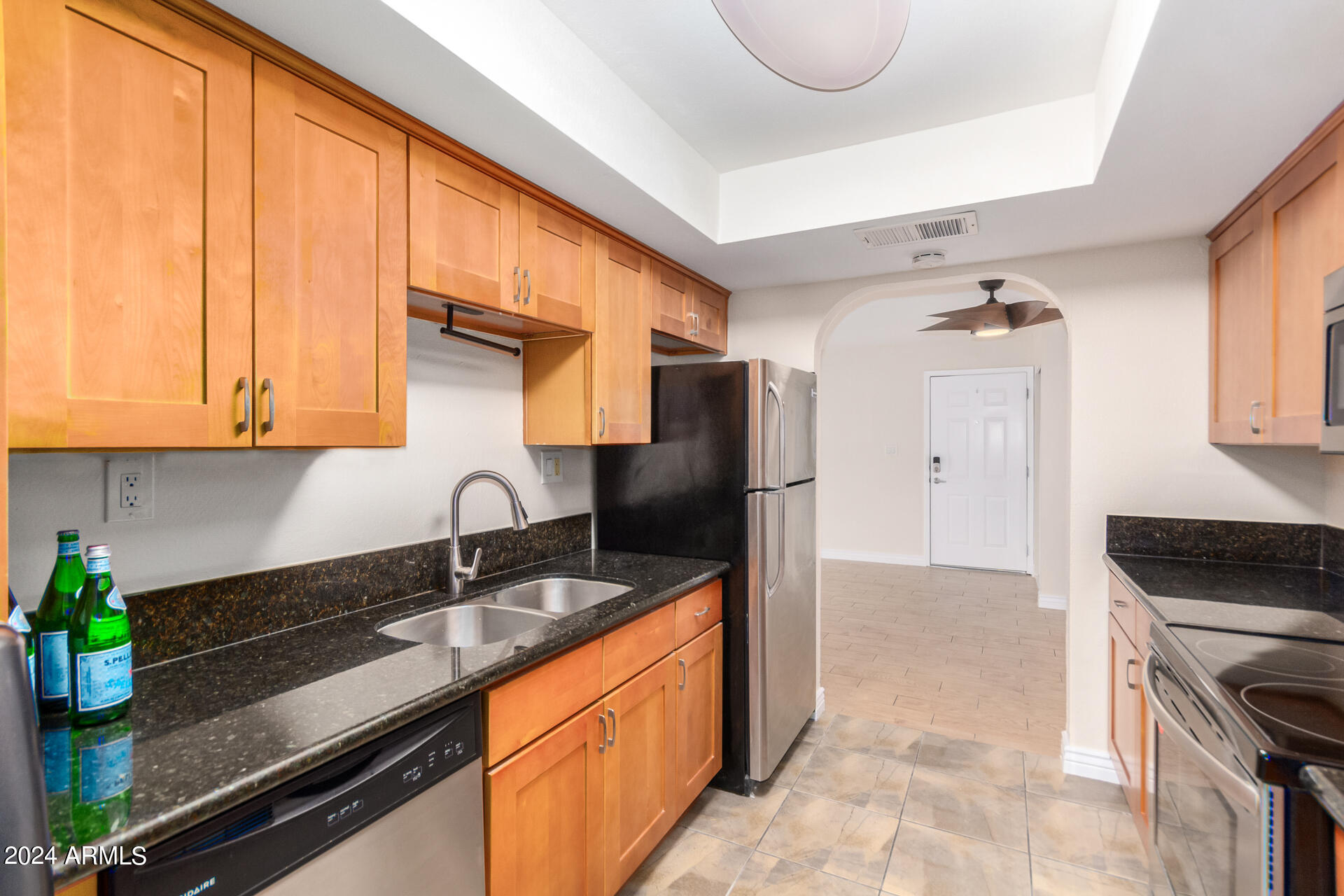 3825 E CAMELBACK Road, 285