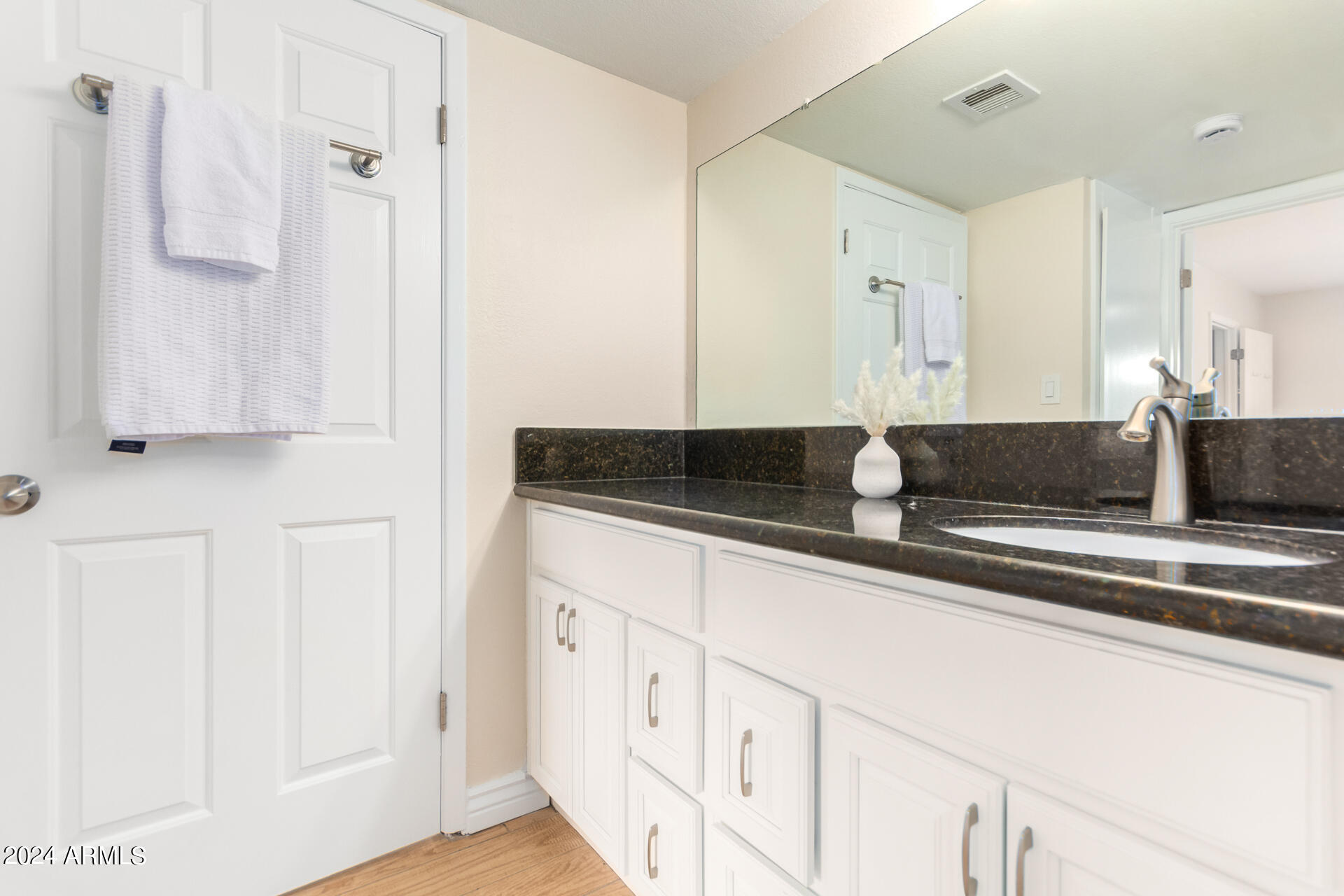 3825 E CAMELBACK Road, 285