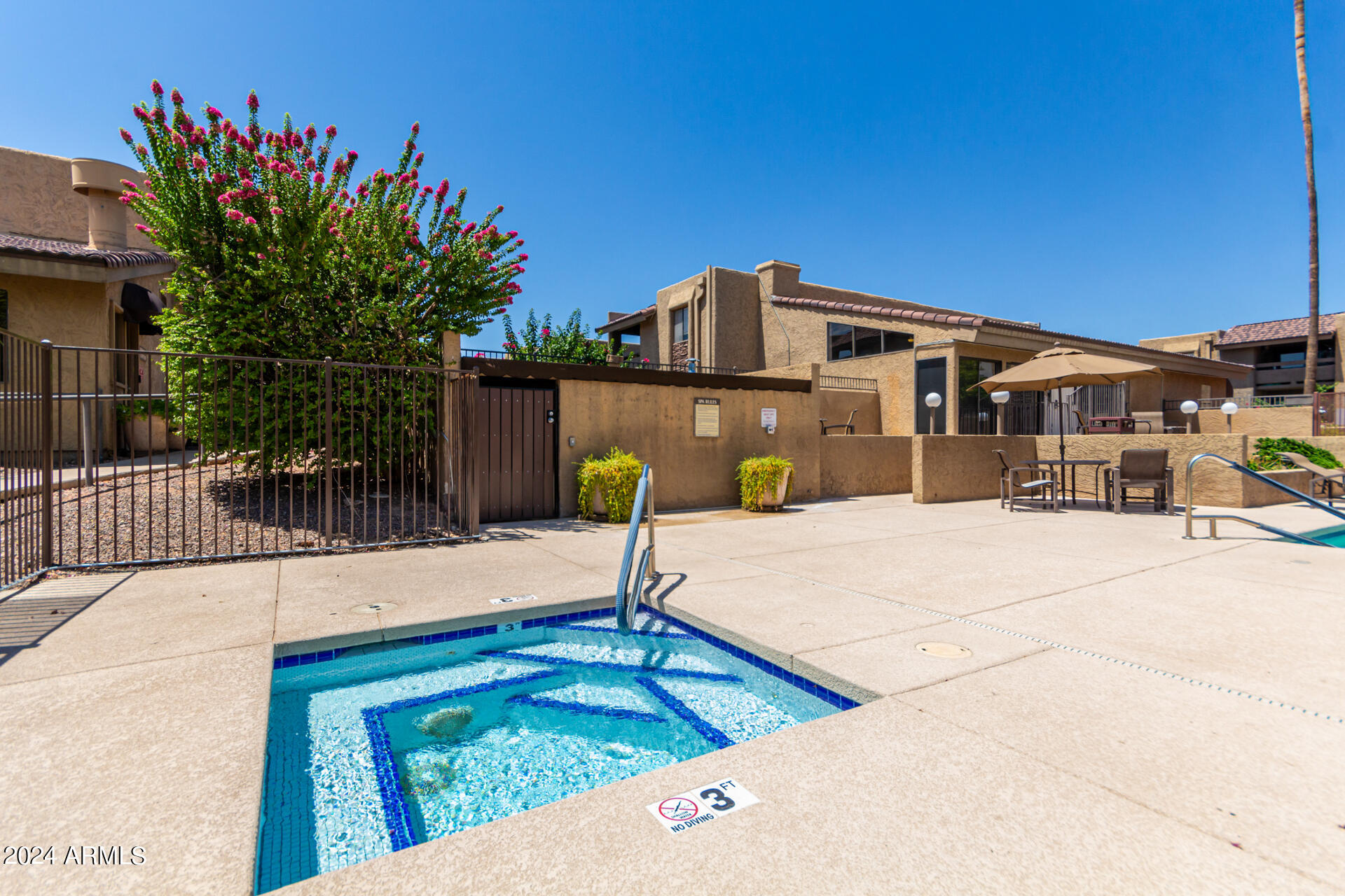 3825 E CAMELBACK Road, 285
