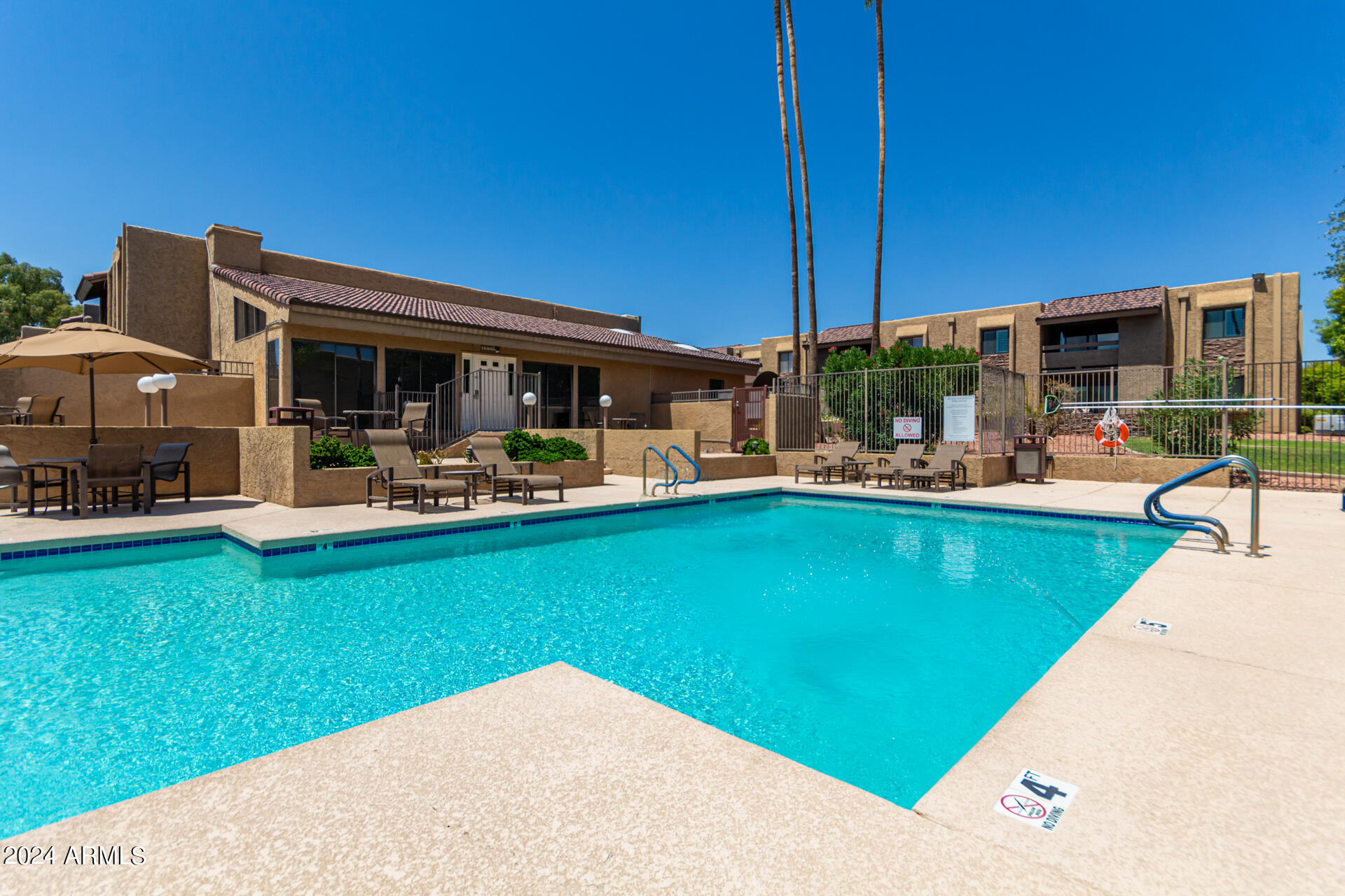 3825 E CAMELBACK Road, 285