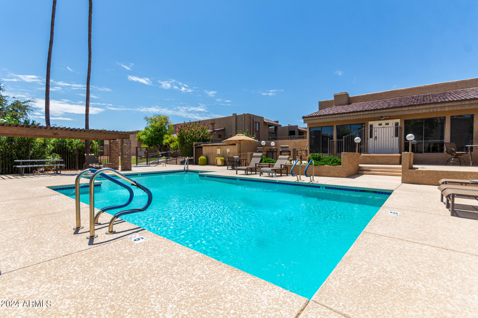3825 E CAMELBACK Road, 285
