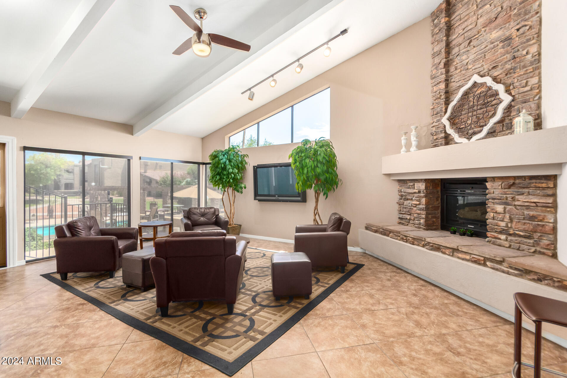 3825 E CAMELBACK Road, 285