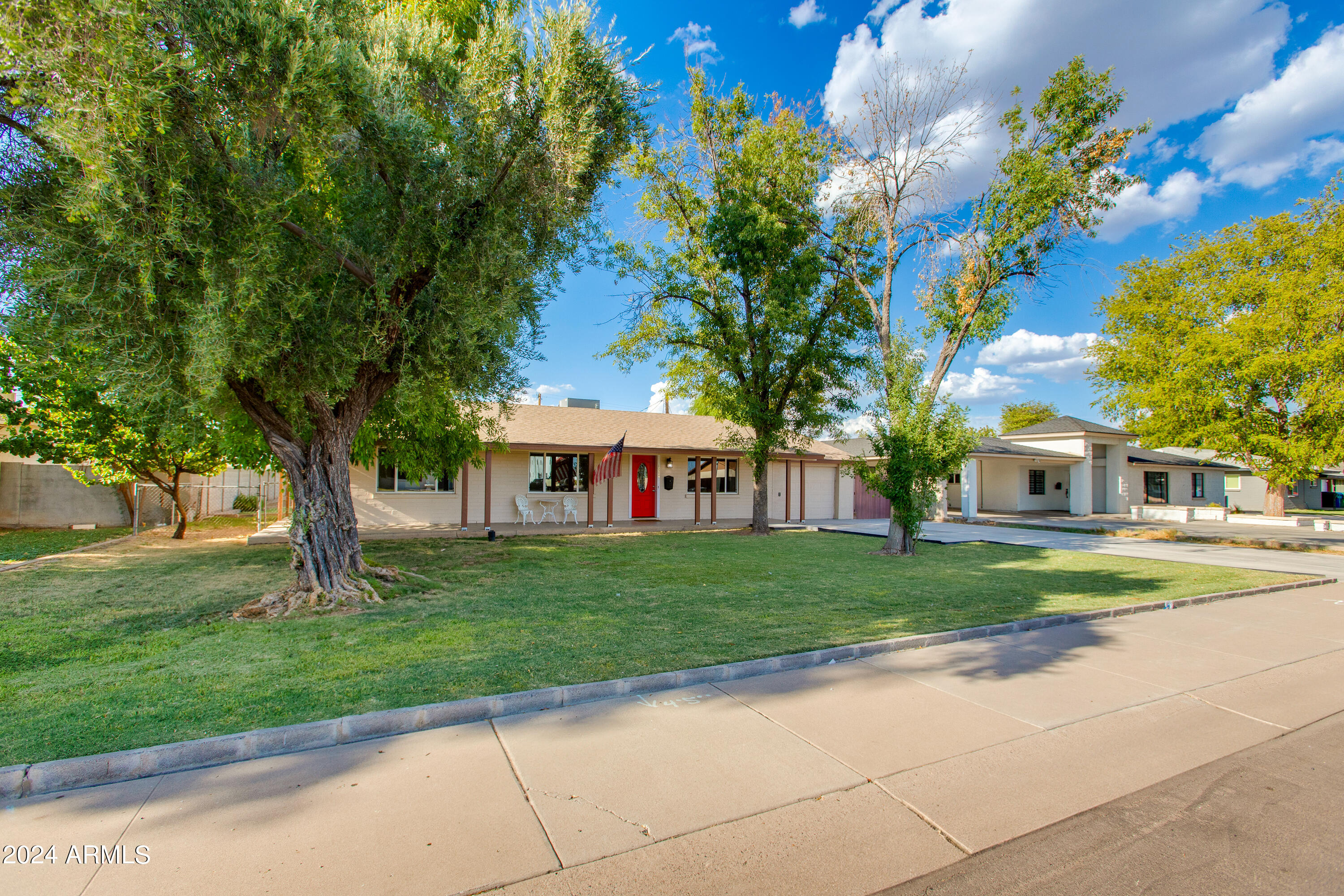 1334 W PEPPER Place