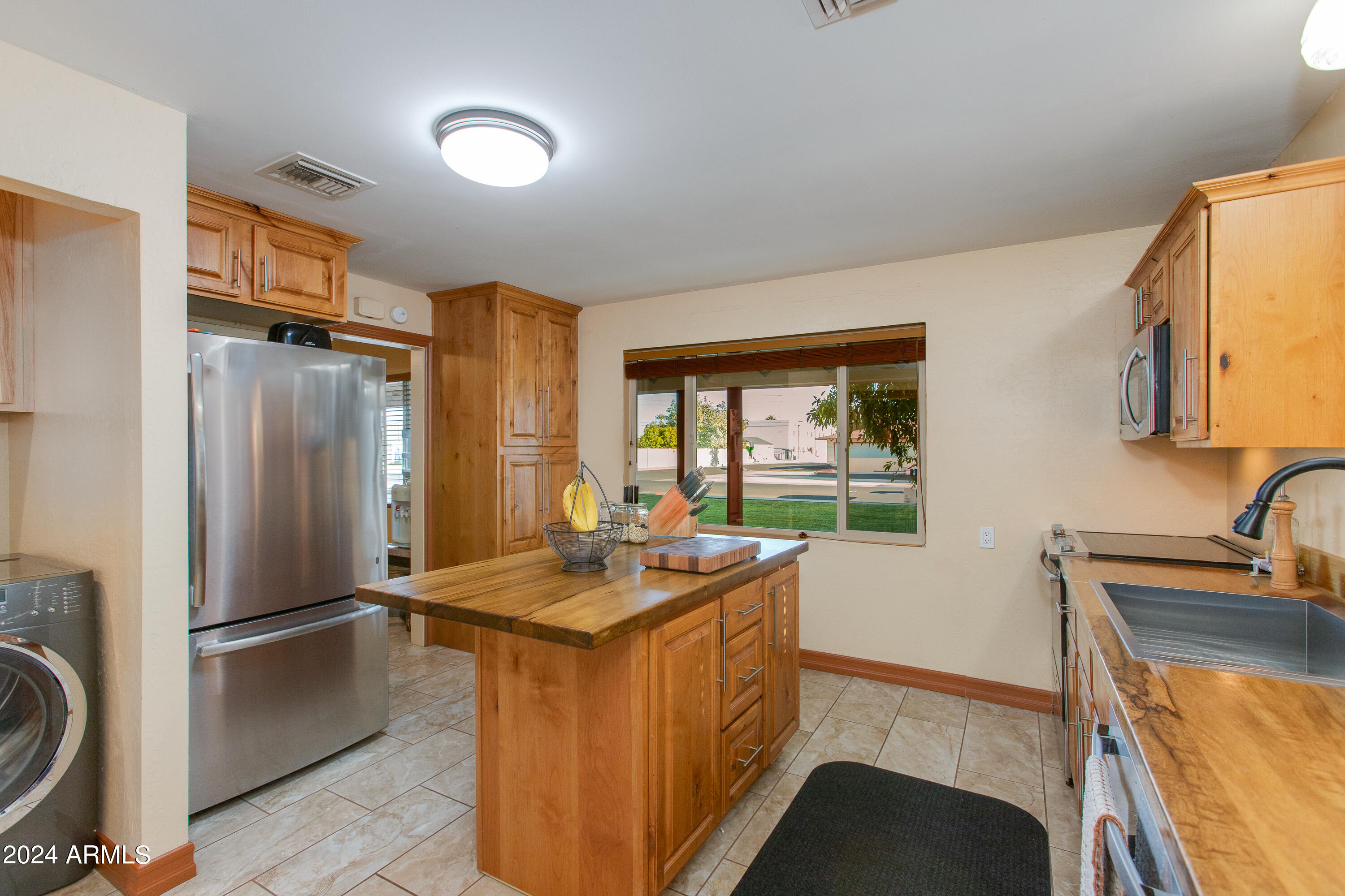 1334 W PEPPER Place