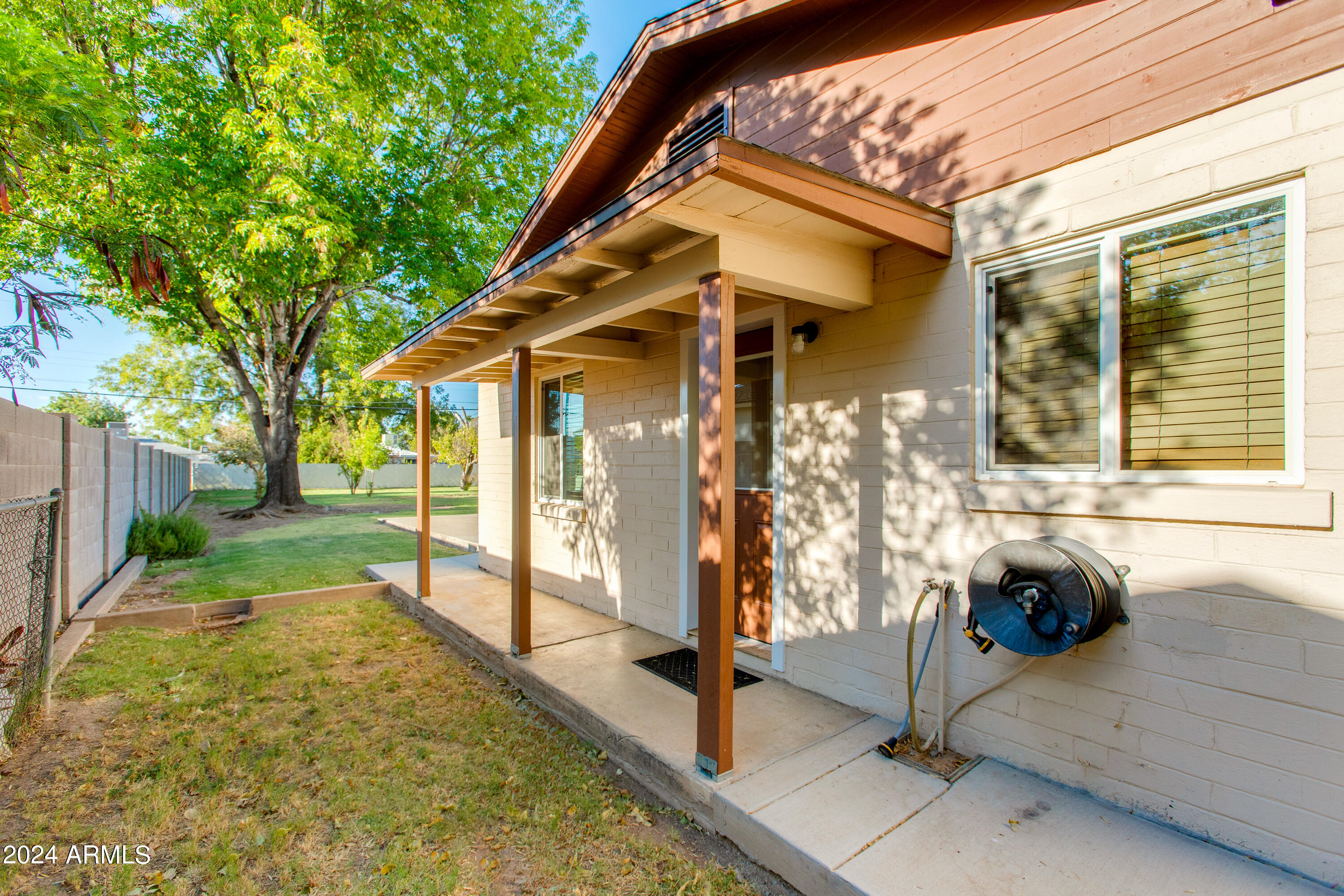 1334 W PEPPER Place