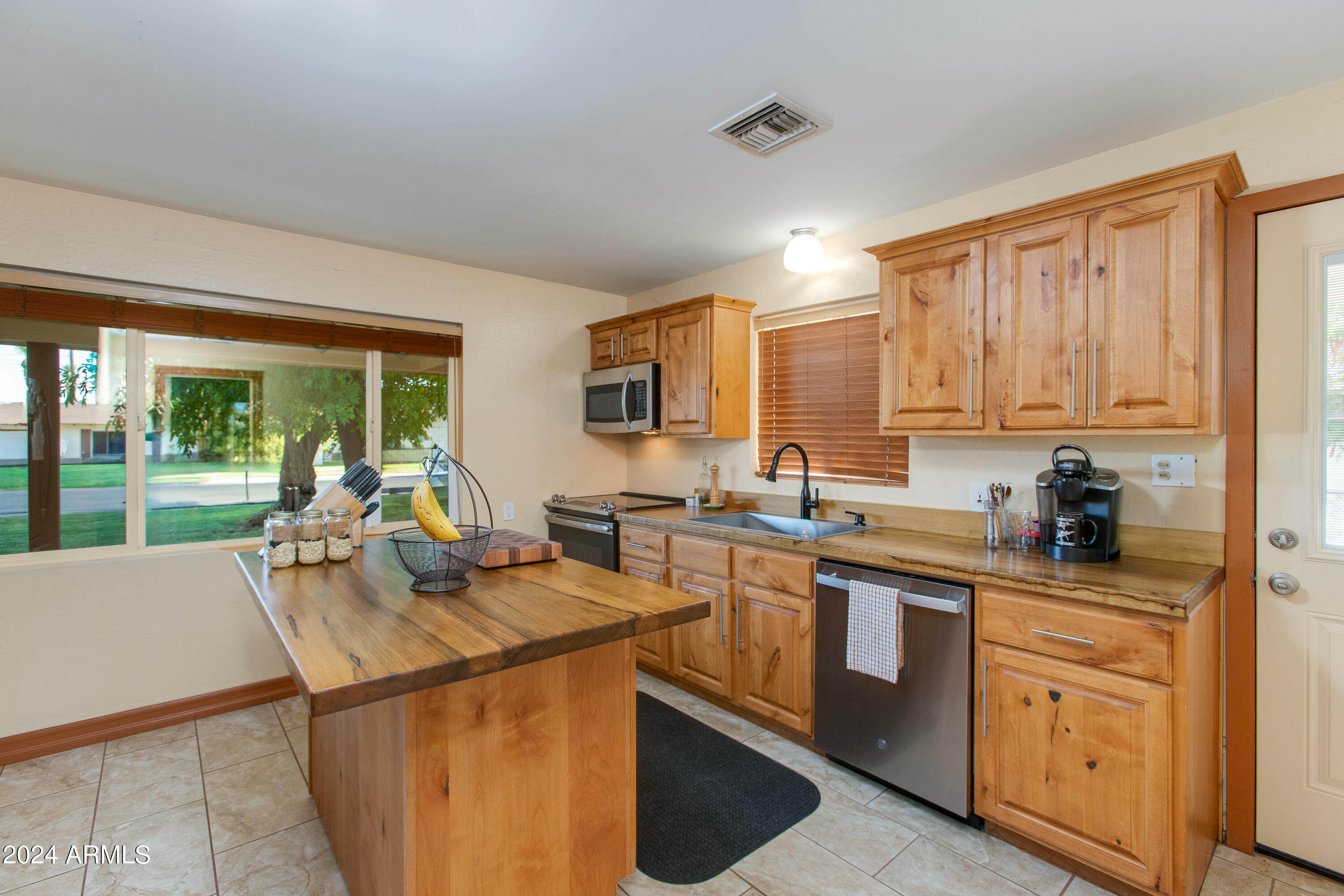 1334 W PEPPER Place