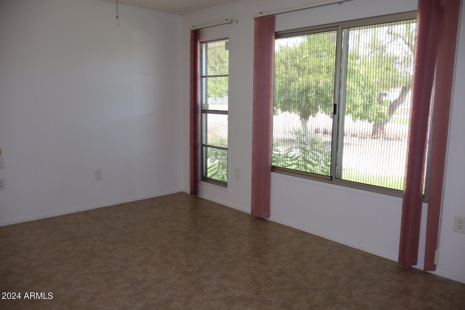 12818 W MAPLEWOOD Drive