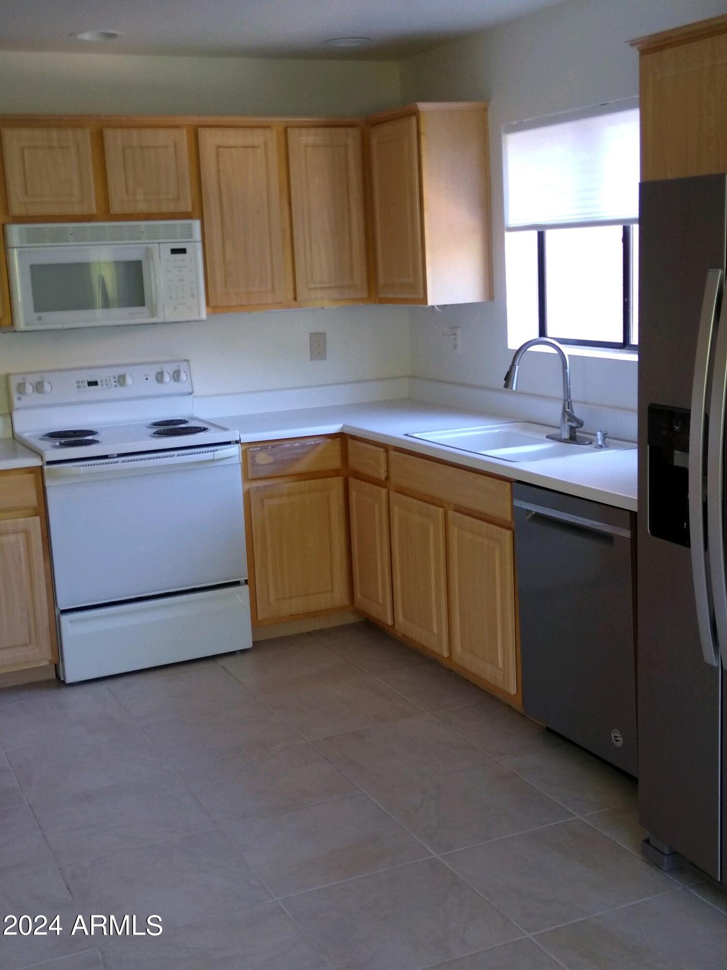 15225 N 100TH Street, 2219