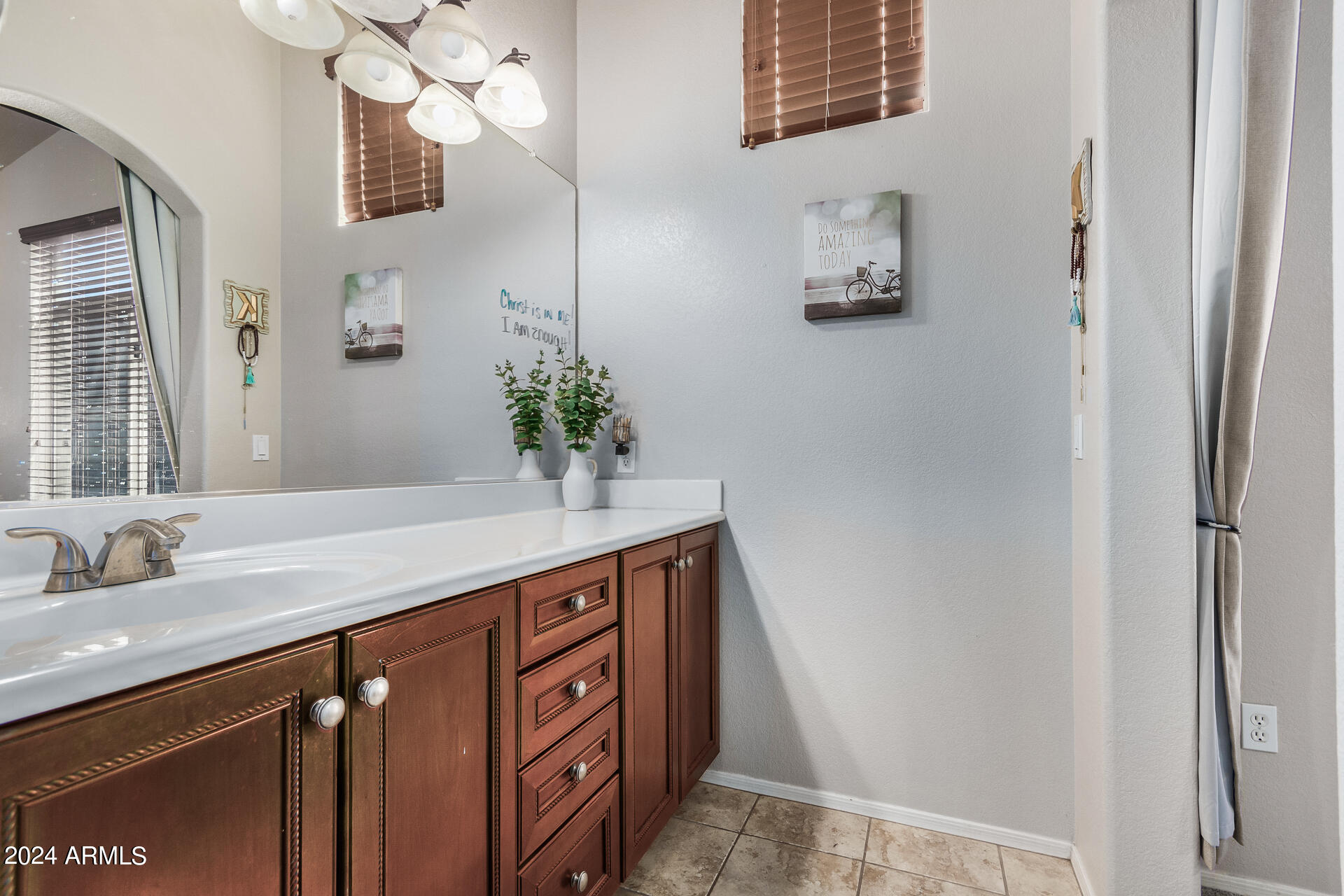 2150 W ALAMEDA Road, 1067