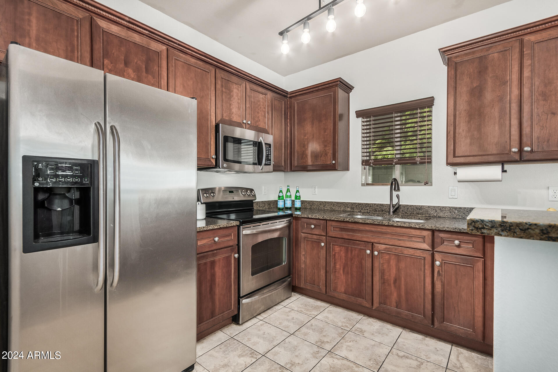 2150 W ALAMEDA Road, 1067
