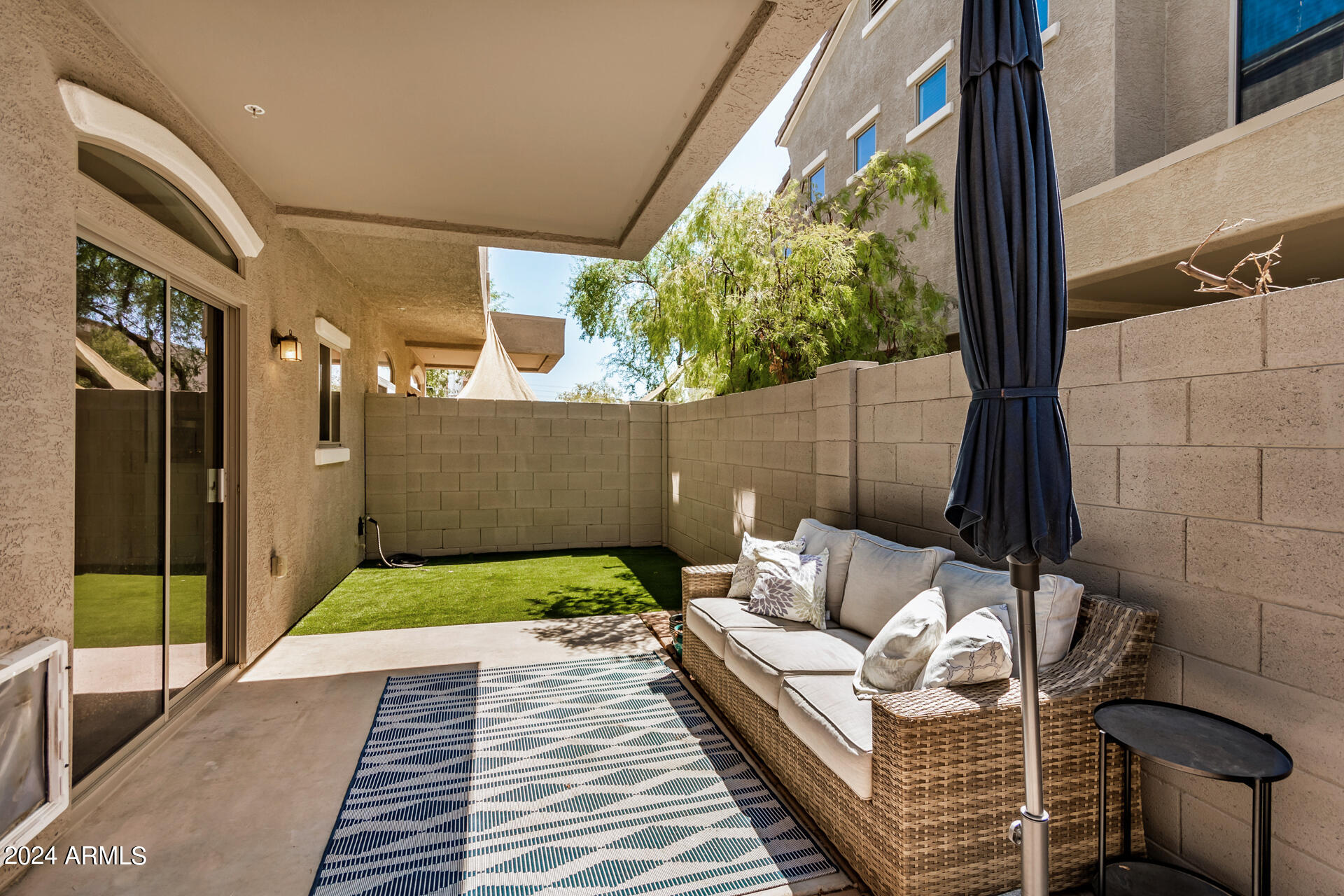 2150 W ALAMEDA Road, 1067