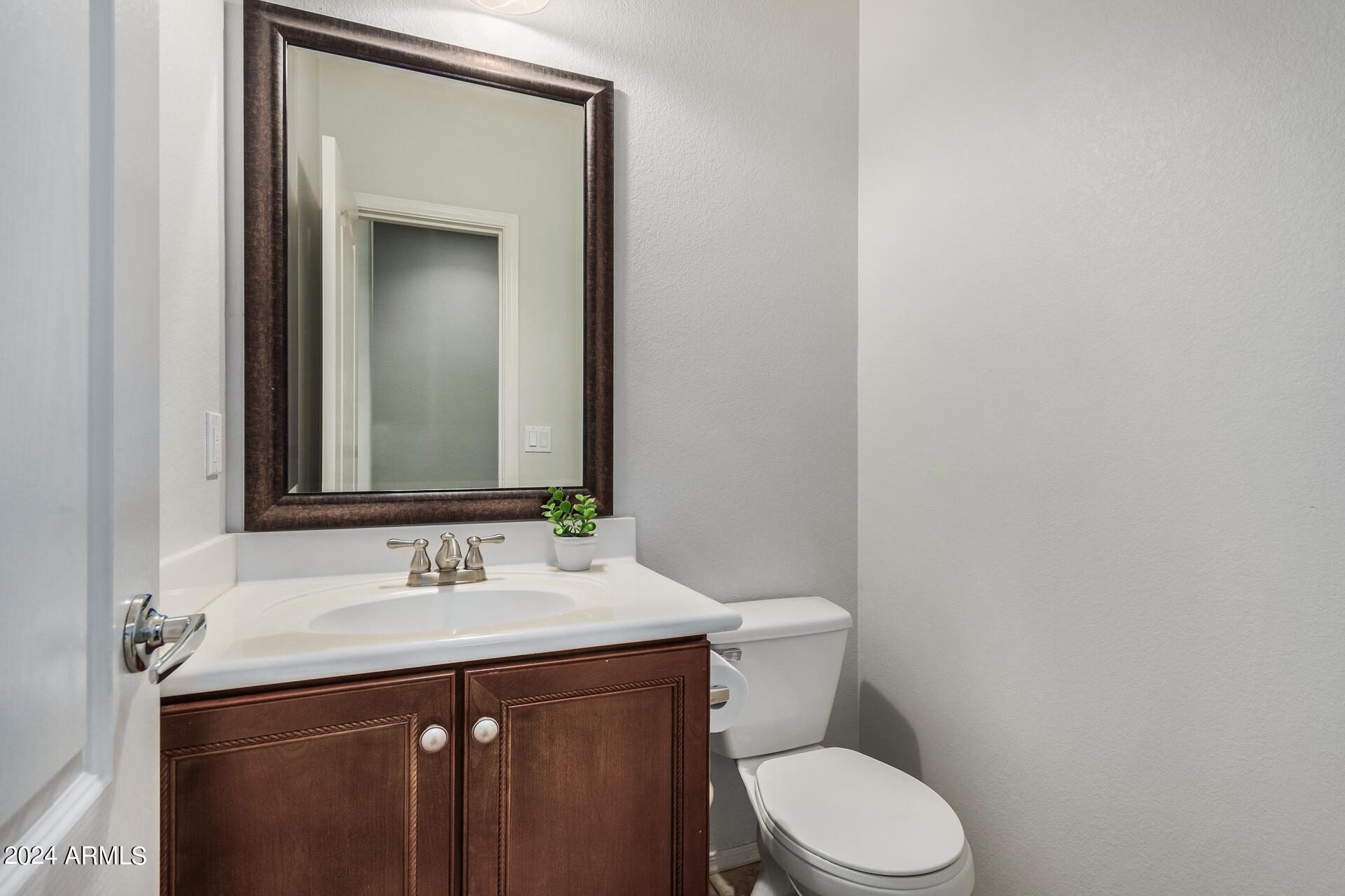2150 W ALAMEDA Road, 1067