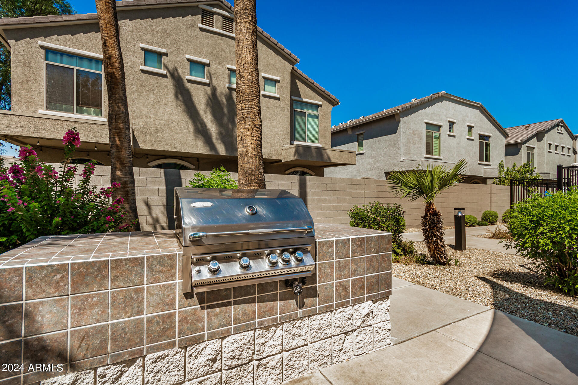 2150 W ALAMEDA Road, 1067