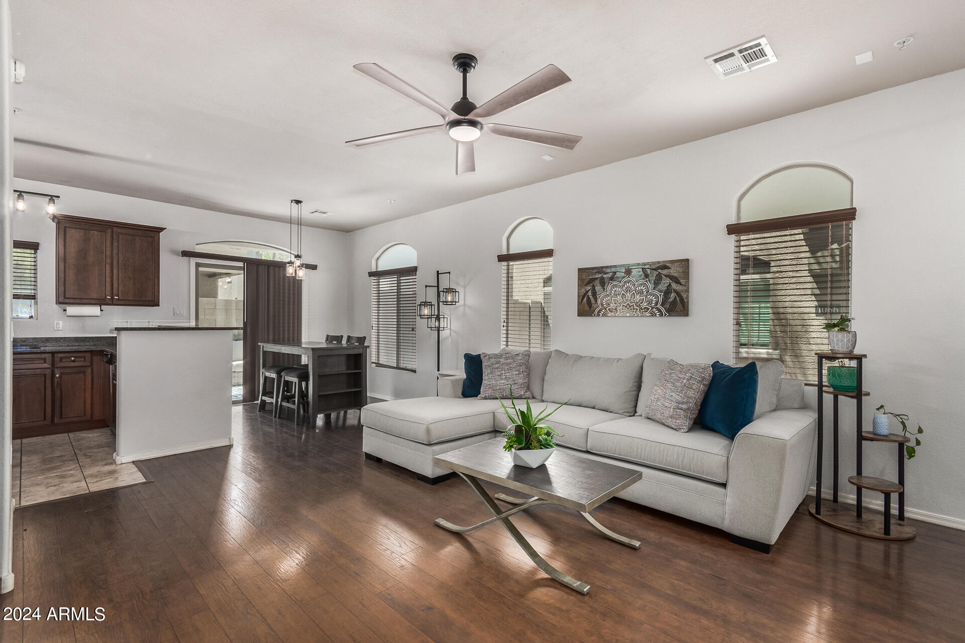 2150 W ALAMEDA Road, 1067