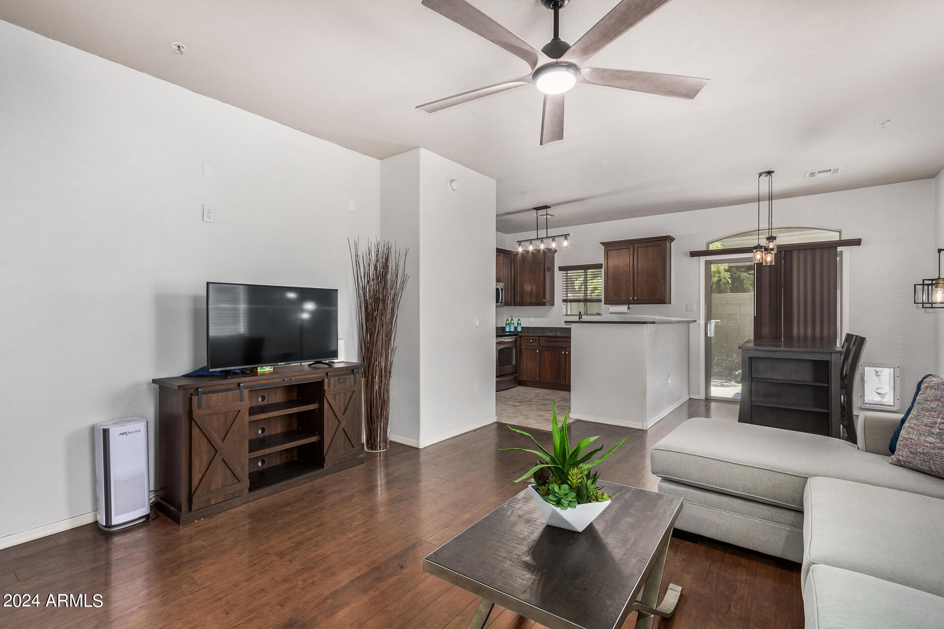 2150 W ALAMEDA Road, 1067