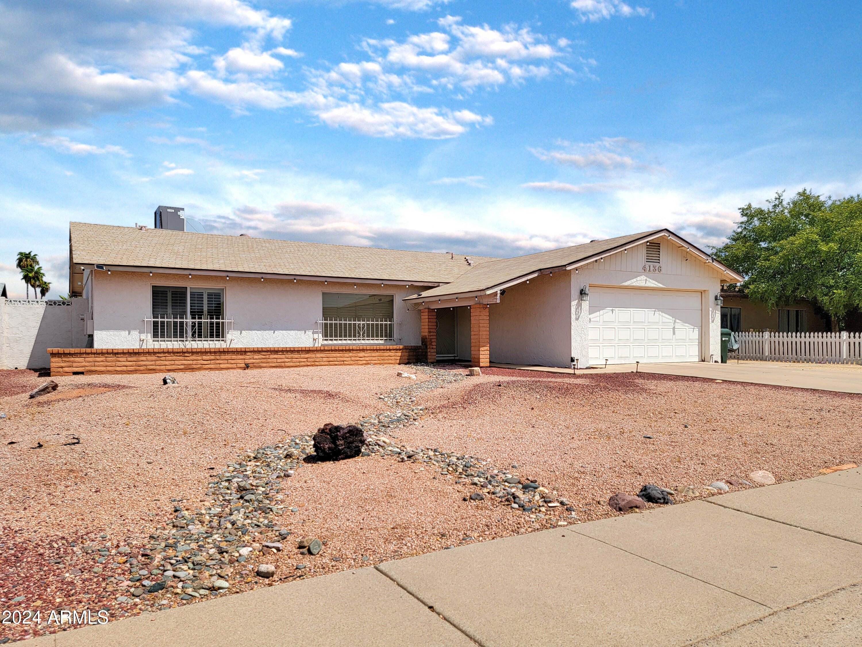 4136 W SELDON Lane