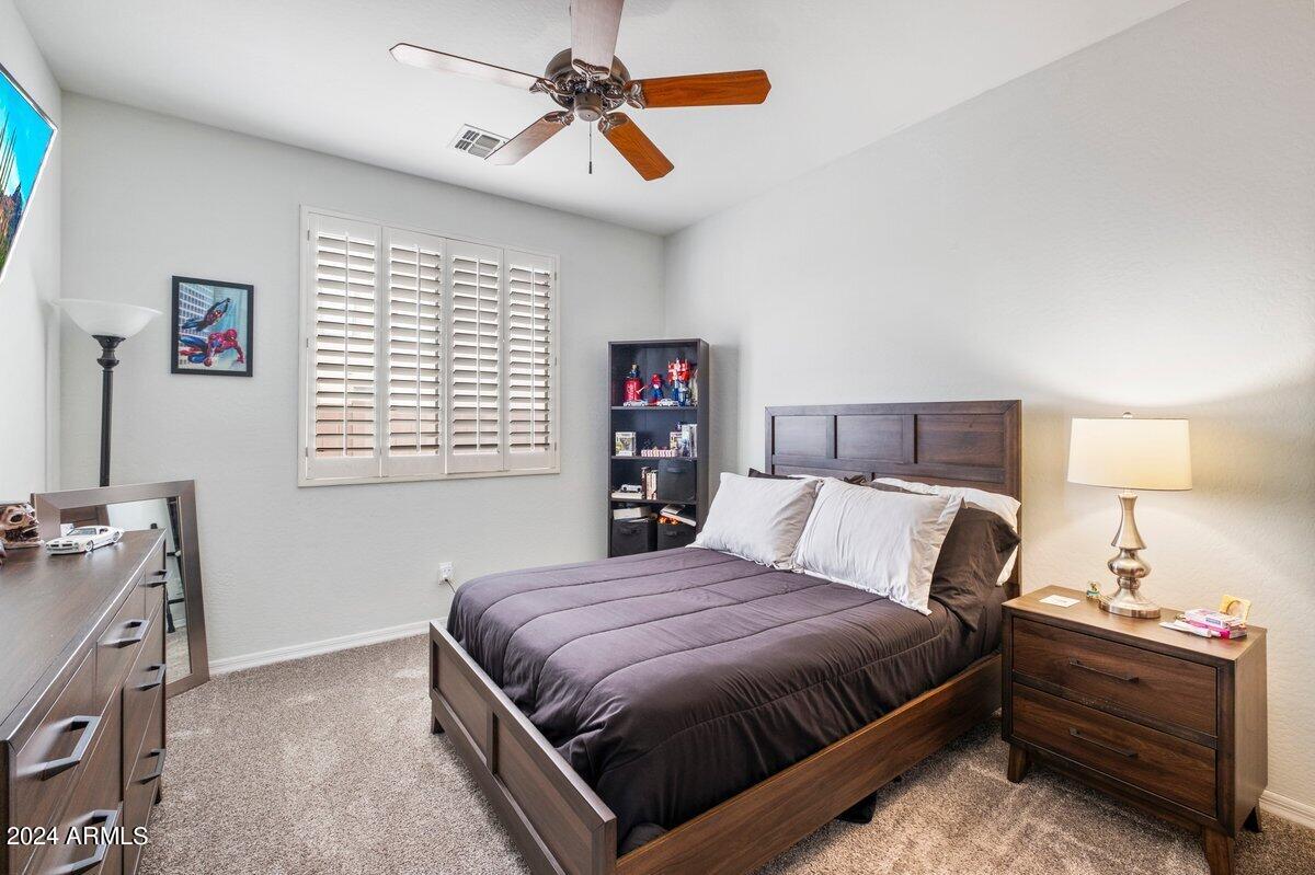 5207 W GWEN Street