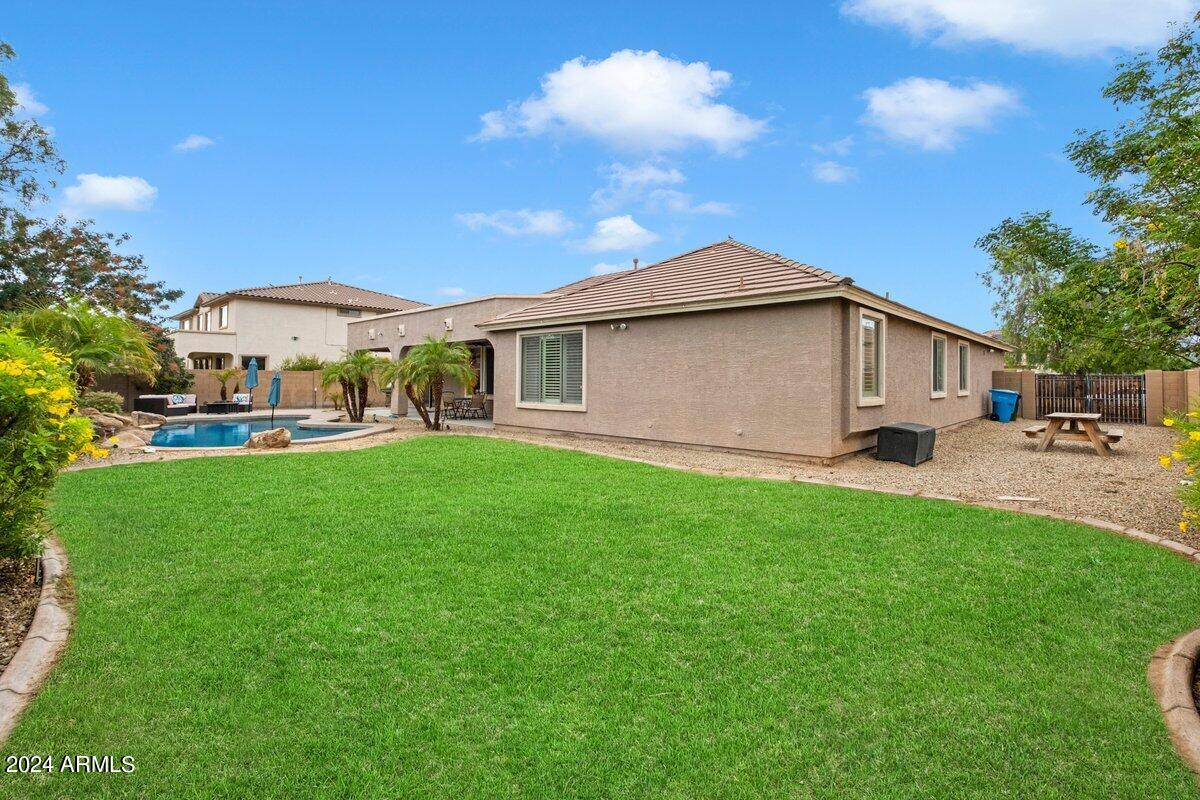 5207 W GWEN Street