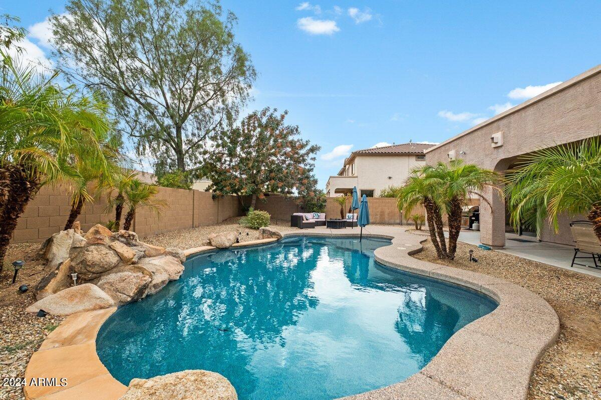 5207 W GWEN Street