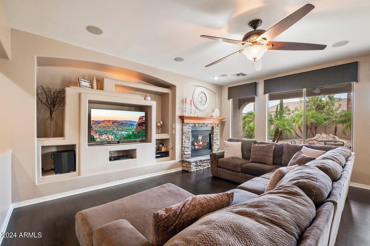 5207 W GWEN Street