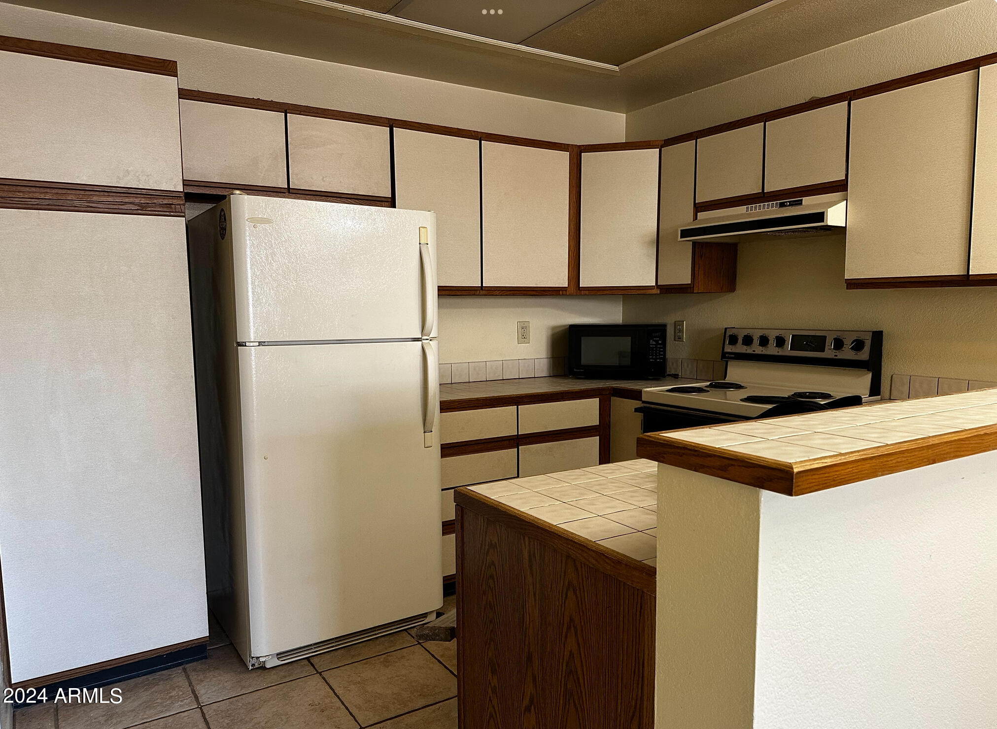 2201 N COMANCHE Drive, 1039