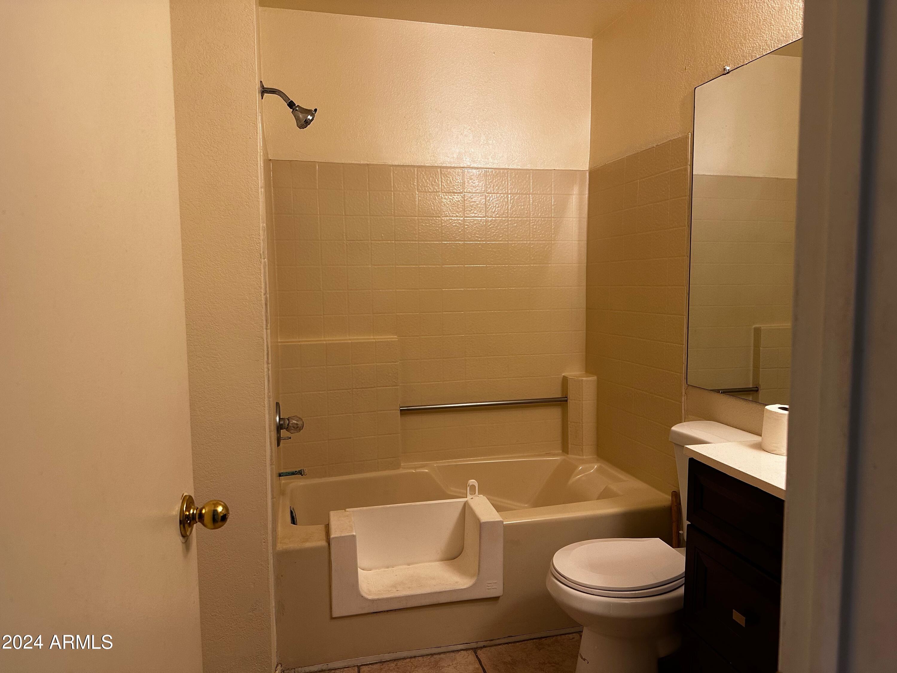 2201 N COMANCHE Drive, 1039
