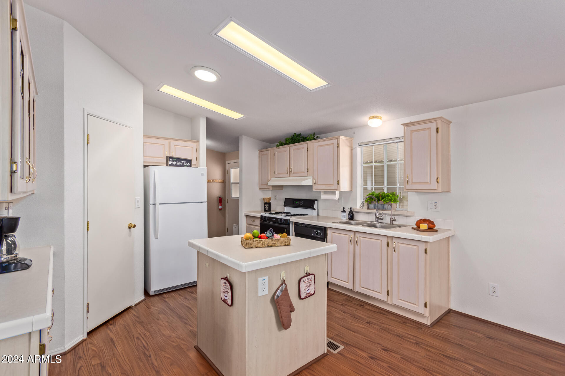 120 N VAL VISTA Drive, 70