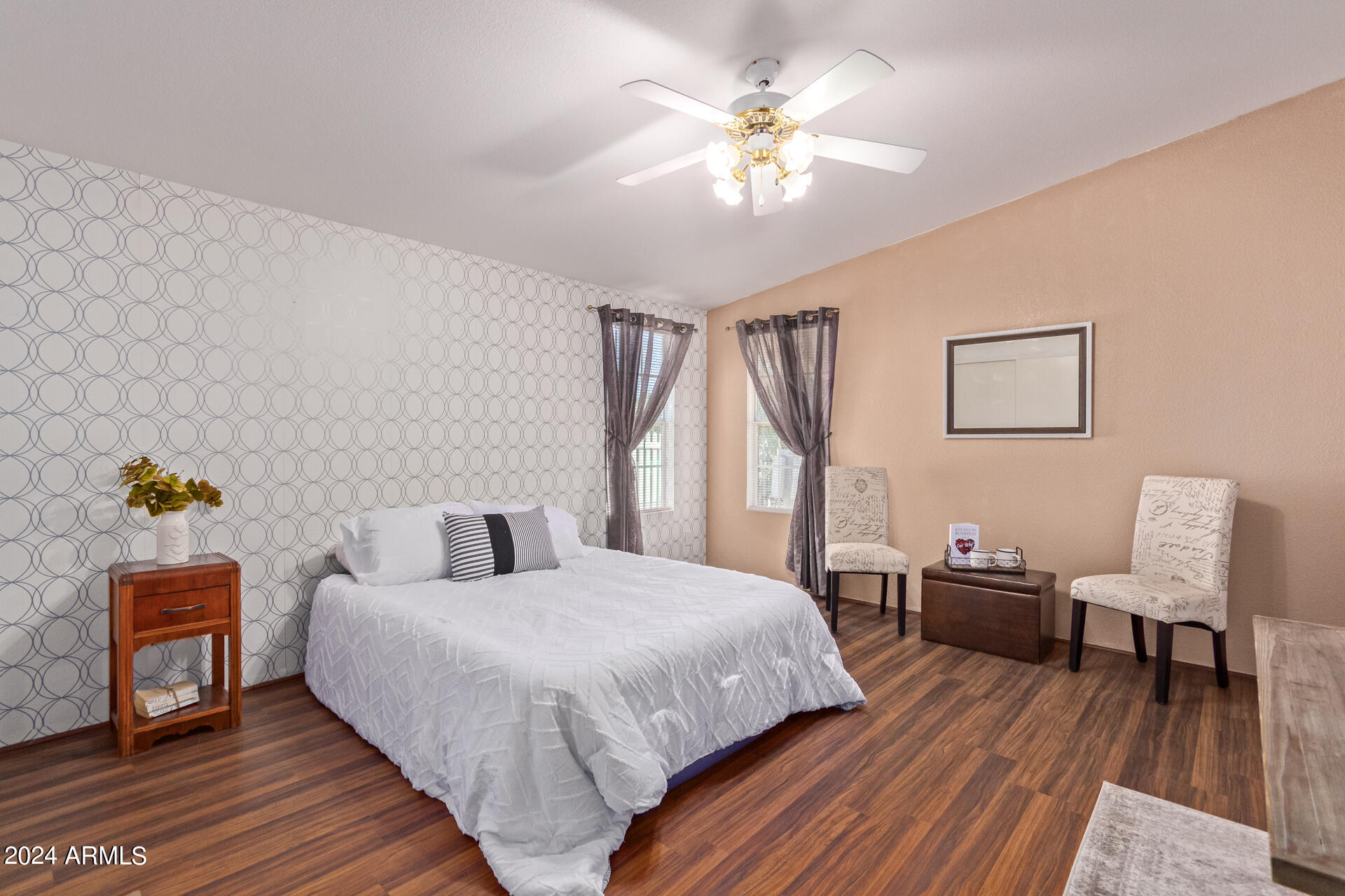 120 N VAL VISTA Drive, 70