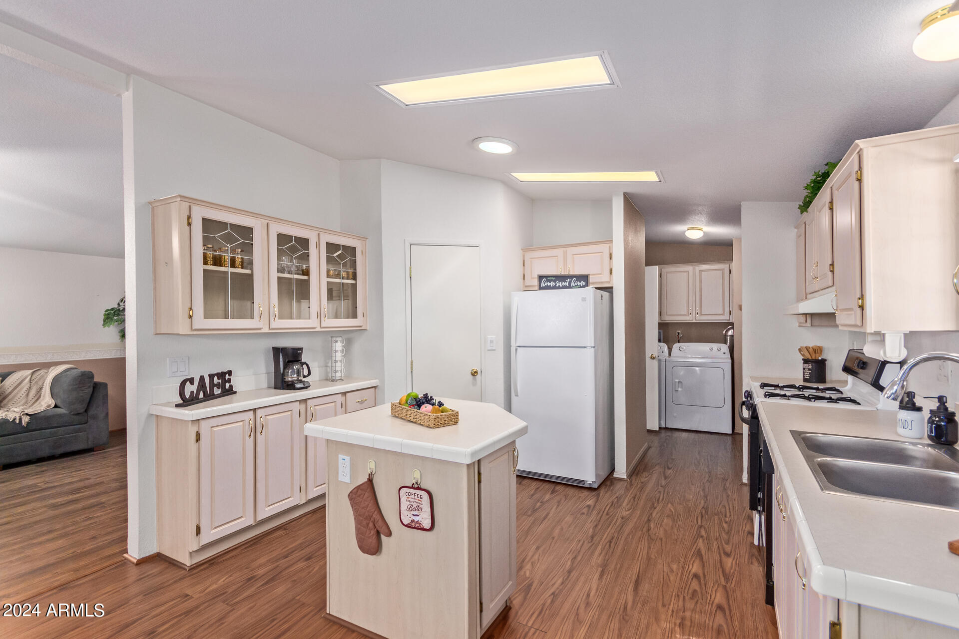 120 N VAL VISTA Drive, 70