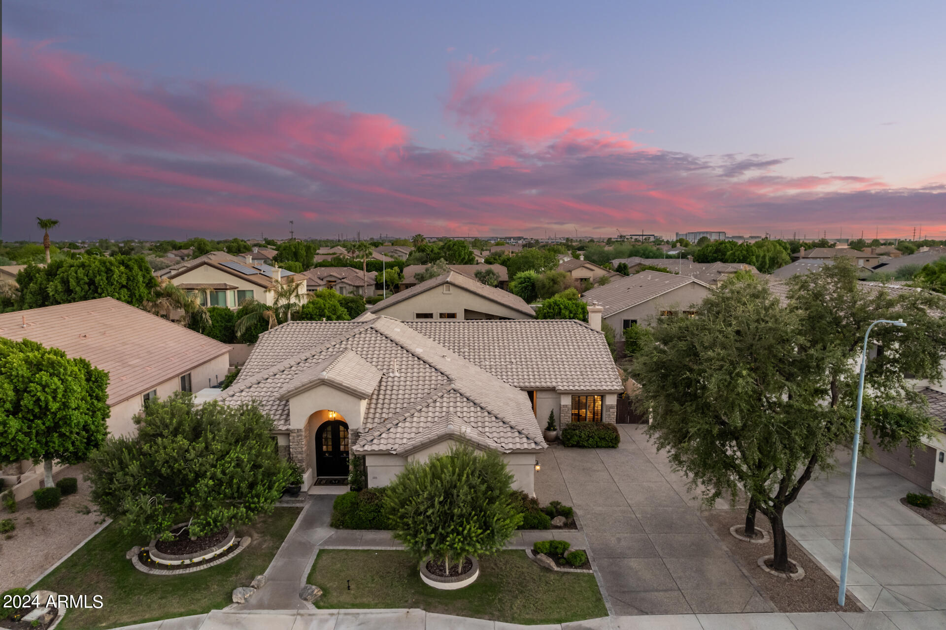 2333 W SPRUCE Drive