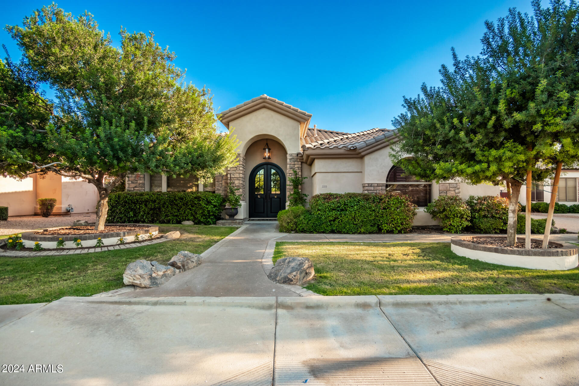 2333 W SPRUCE Drive