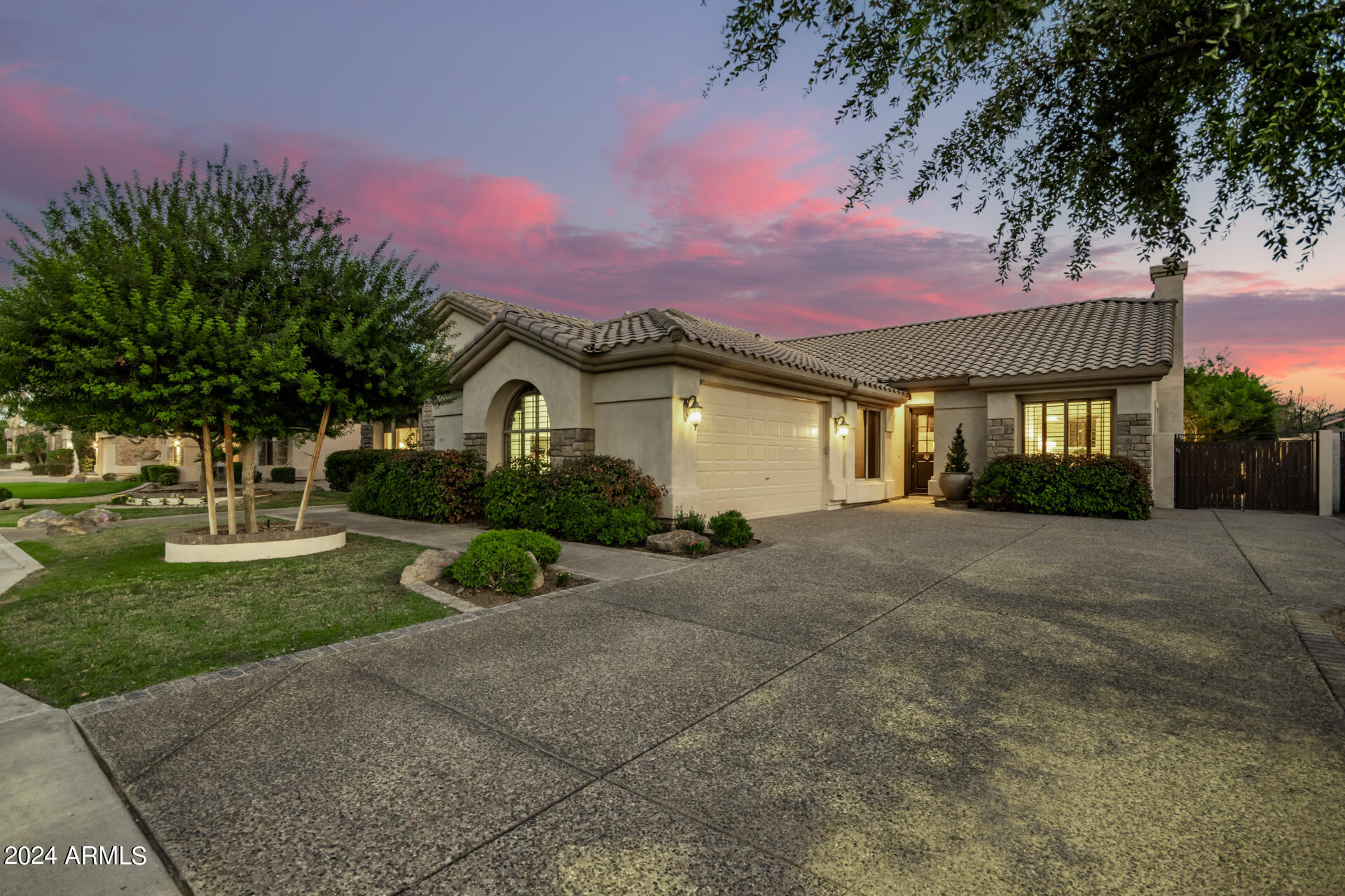 2333 W SPRUCE Drive