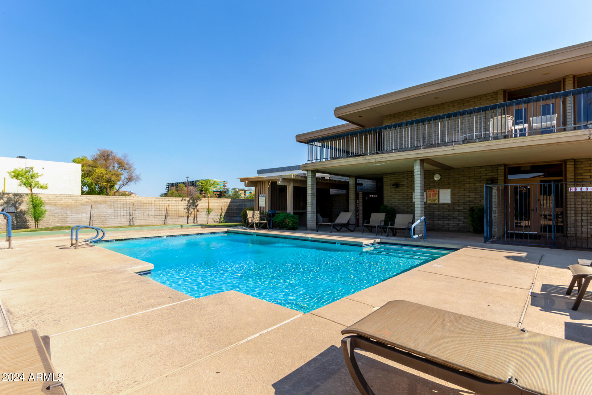 4525 N 66TH Street, 33