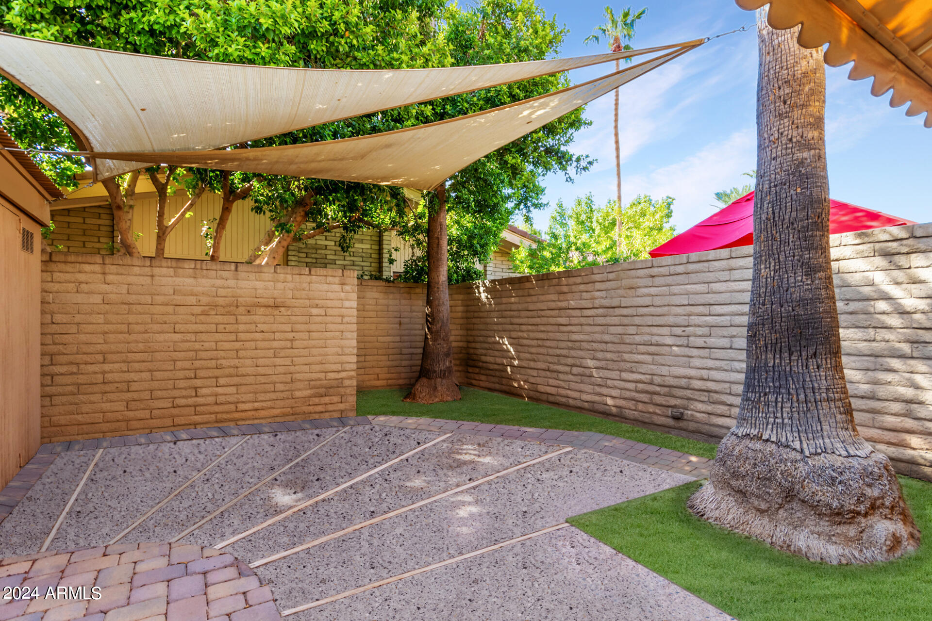 4525 N 66TH Street, 33