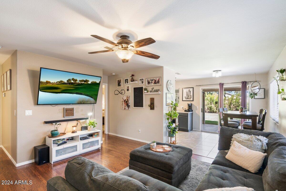 3226 W MELINDA Lane