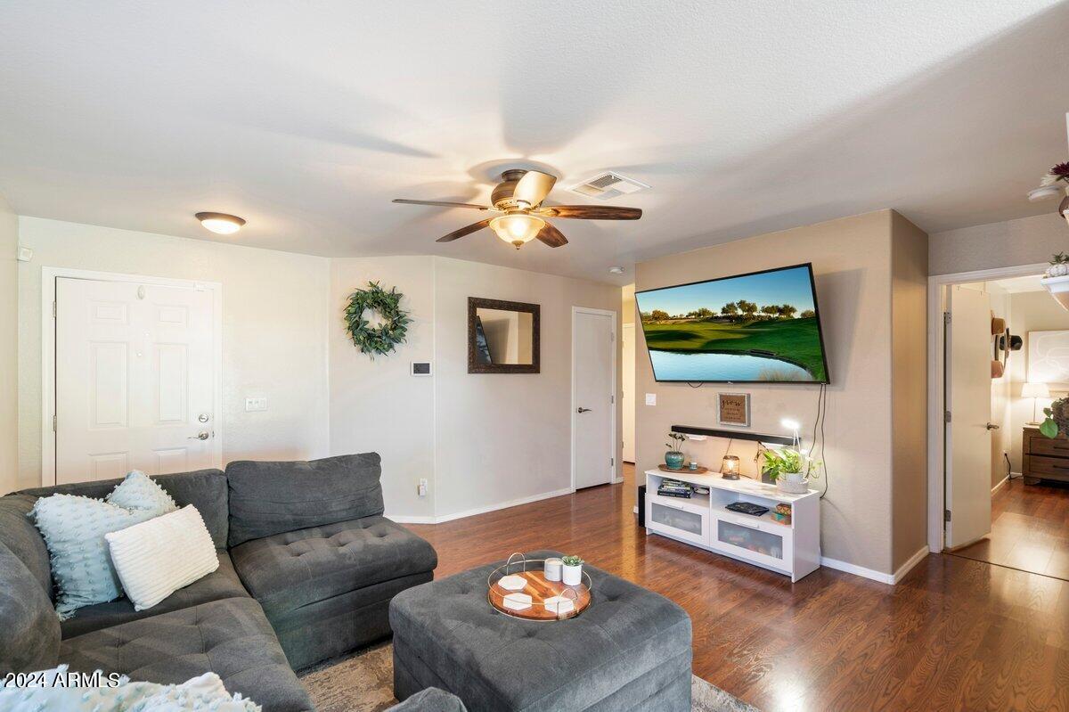 3226 W MELINDA Lane