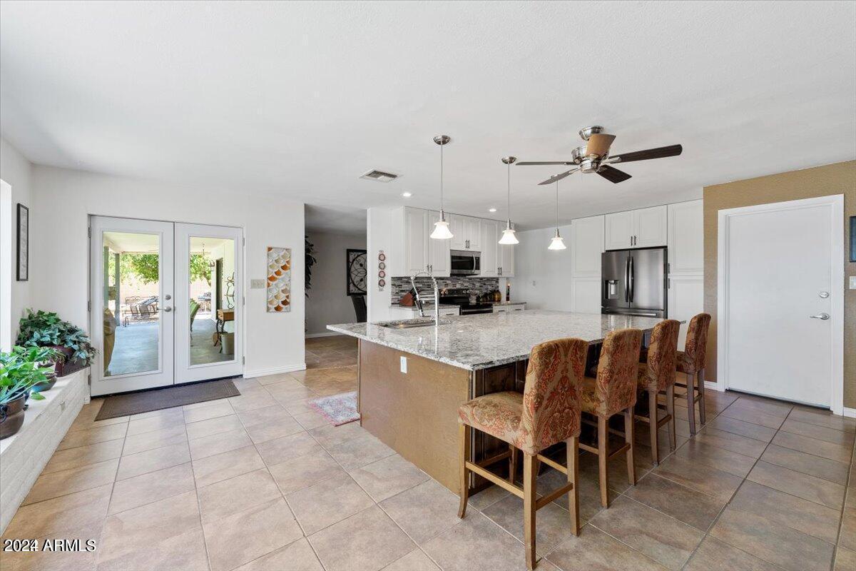 2562 W JACINTO Circle