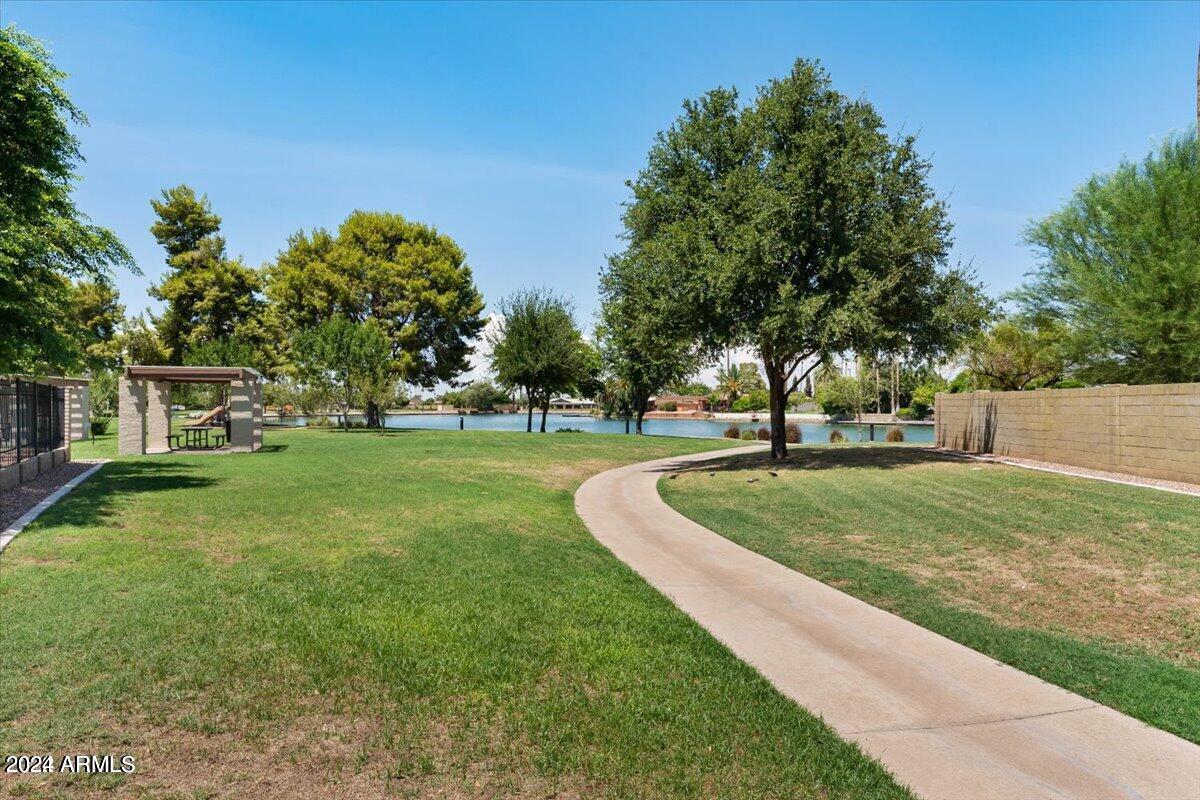 2562 W JACINTO Circle