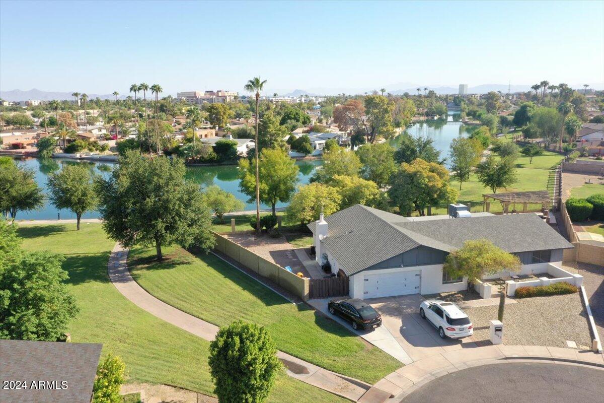 2562 W JACINTO Circle