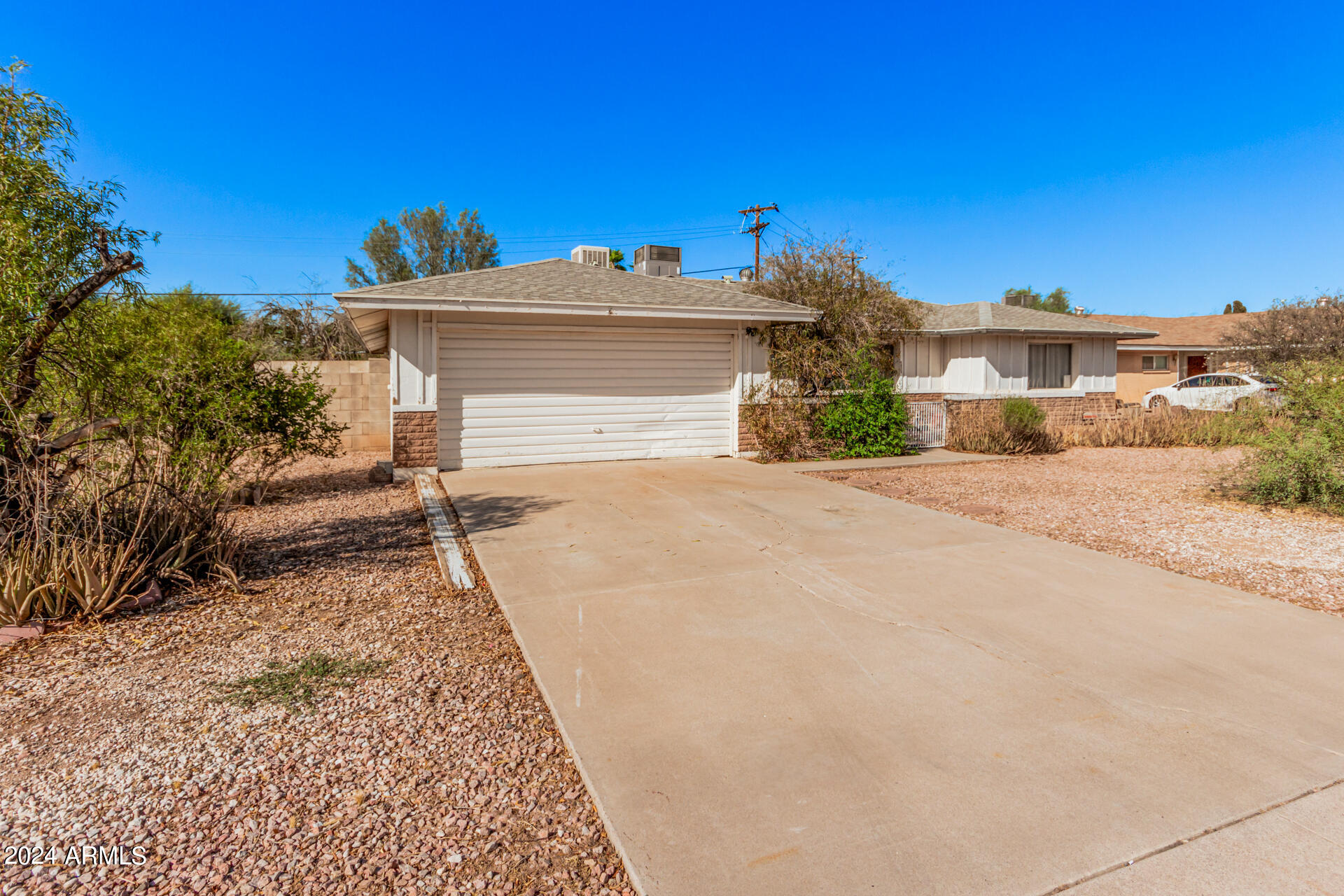 1024 E MANHATTON Drive