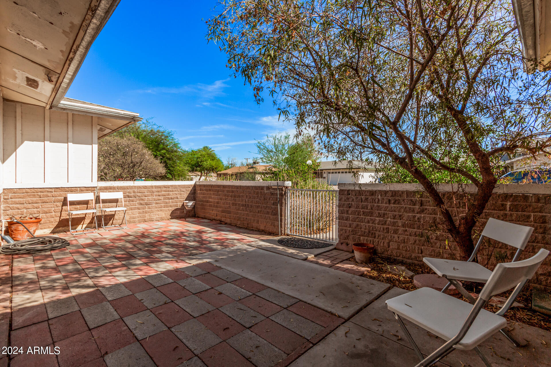 1024 E MANHATTON Drive