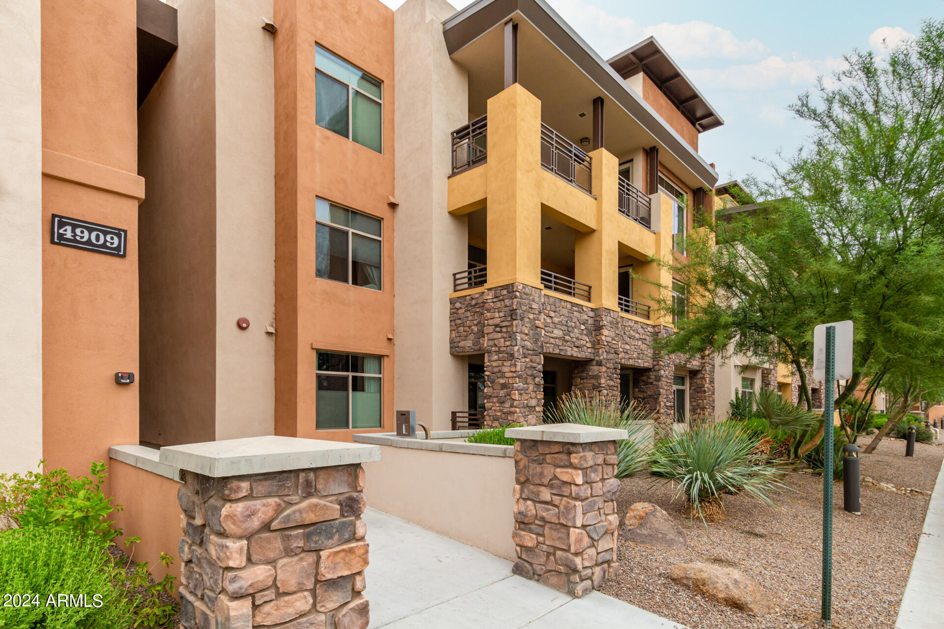 4909 N WOODMERE FAIRWAY, 1003