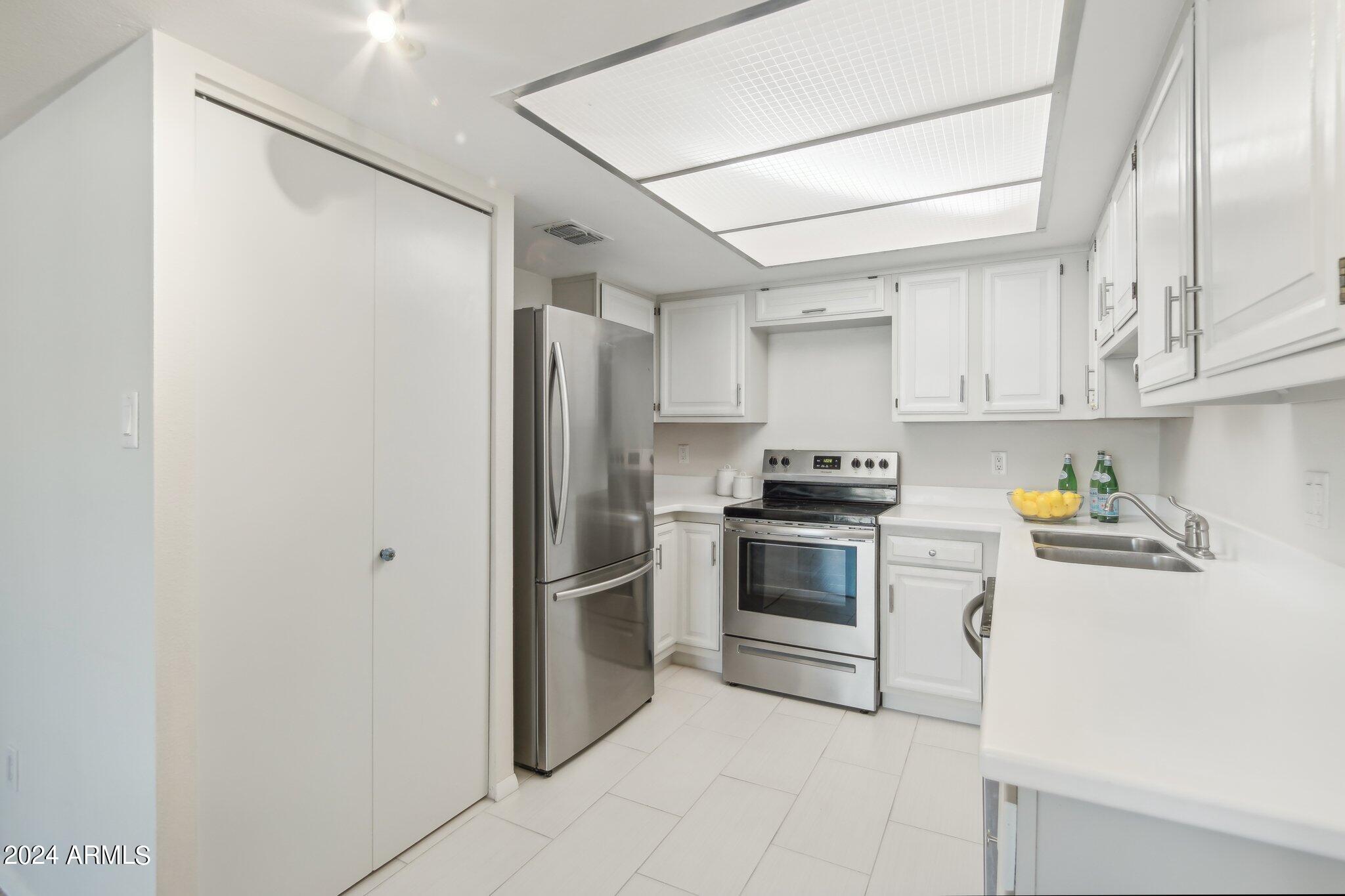 7850 E CAMELBACK Road, 207