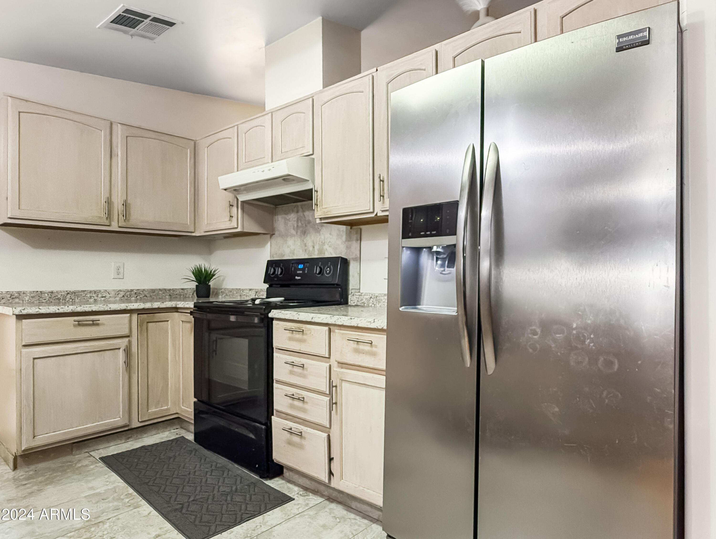 8601 N 103RD Avenue, 68