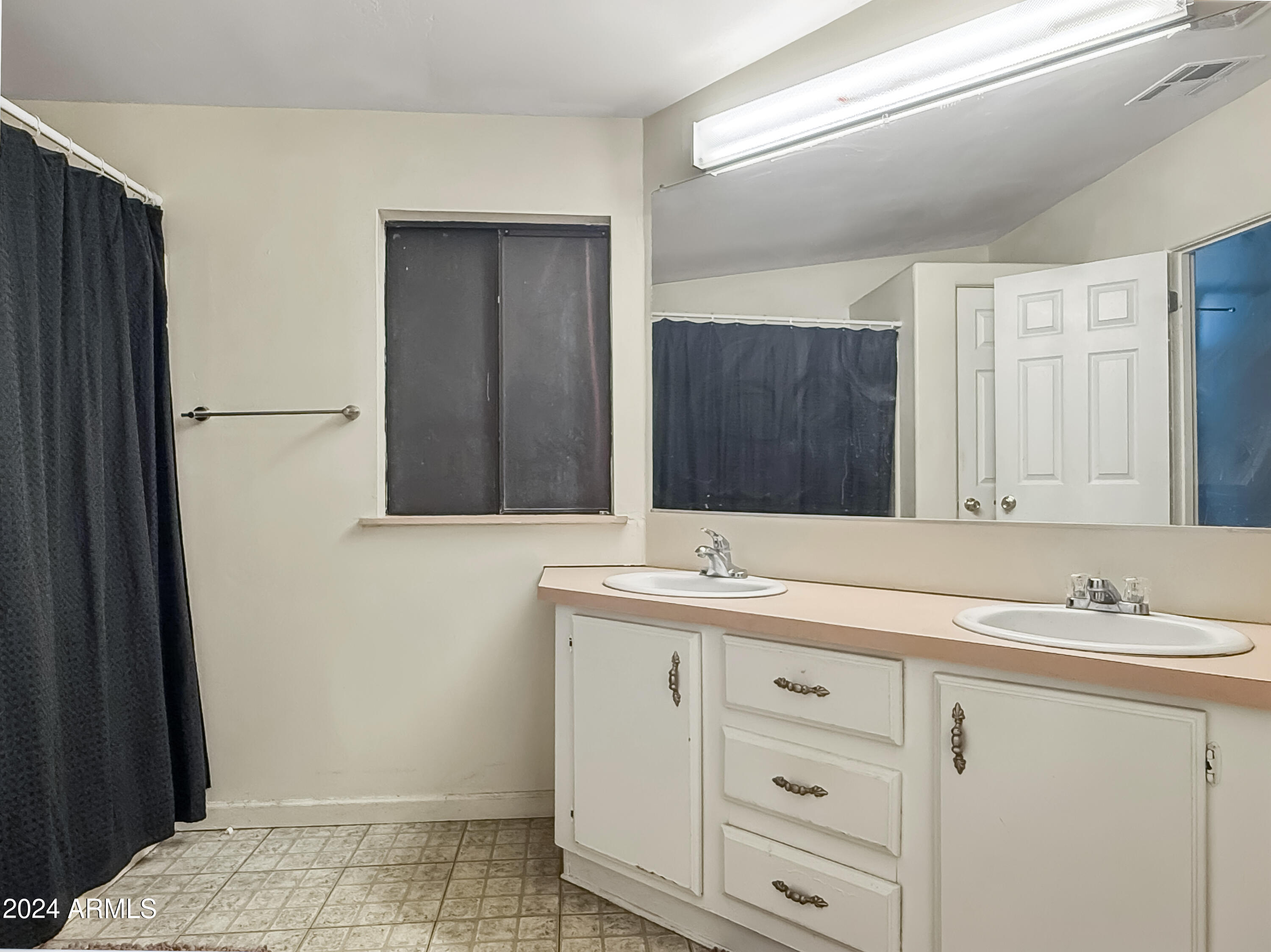 8601 N 103RD Avenue, 68